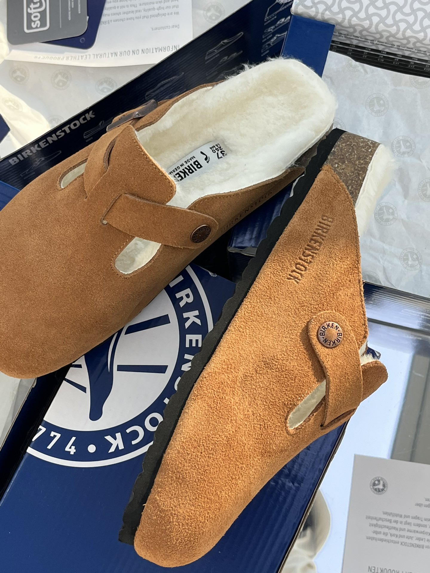 Fashionable Brown Birkenstock Shoes: Comfortable and Stylish Winter Footwear from Korea - 图片 8