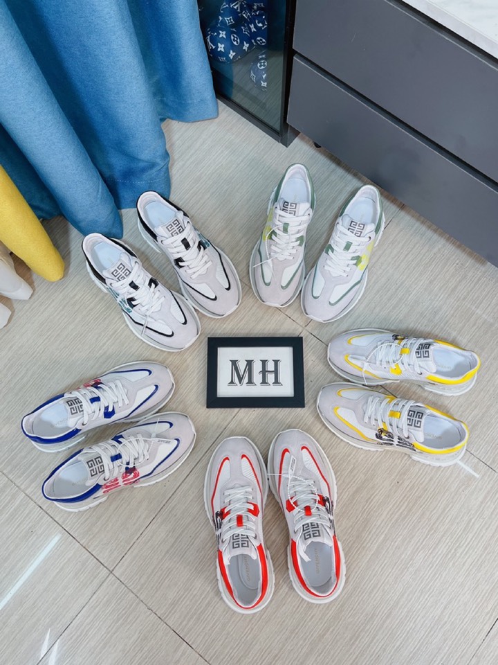 L5 Givenchy 纪梵希   ·高端版本 专柜同步发售鞋面：意大利进口品牌logo印花布匹 尽显奢华,羊皮内里加上双层组合,脚感舒适,鞋底：原厂特供气垫tup发泡大底,轻便,舒适,随意进出专柜 码数38到44,专柜包装