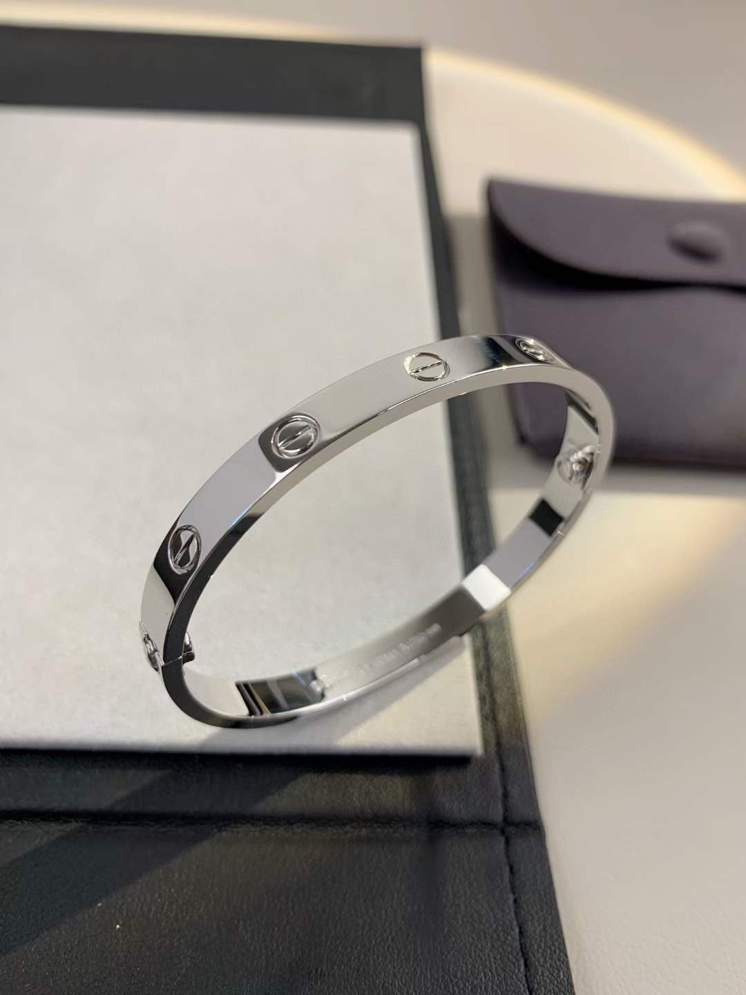 Cartier 卡地亚Cartier 经无典钻宽版love情款侣手镯
