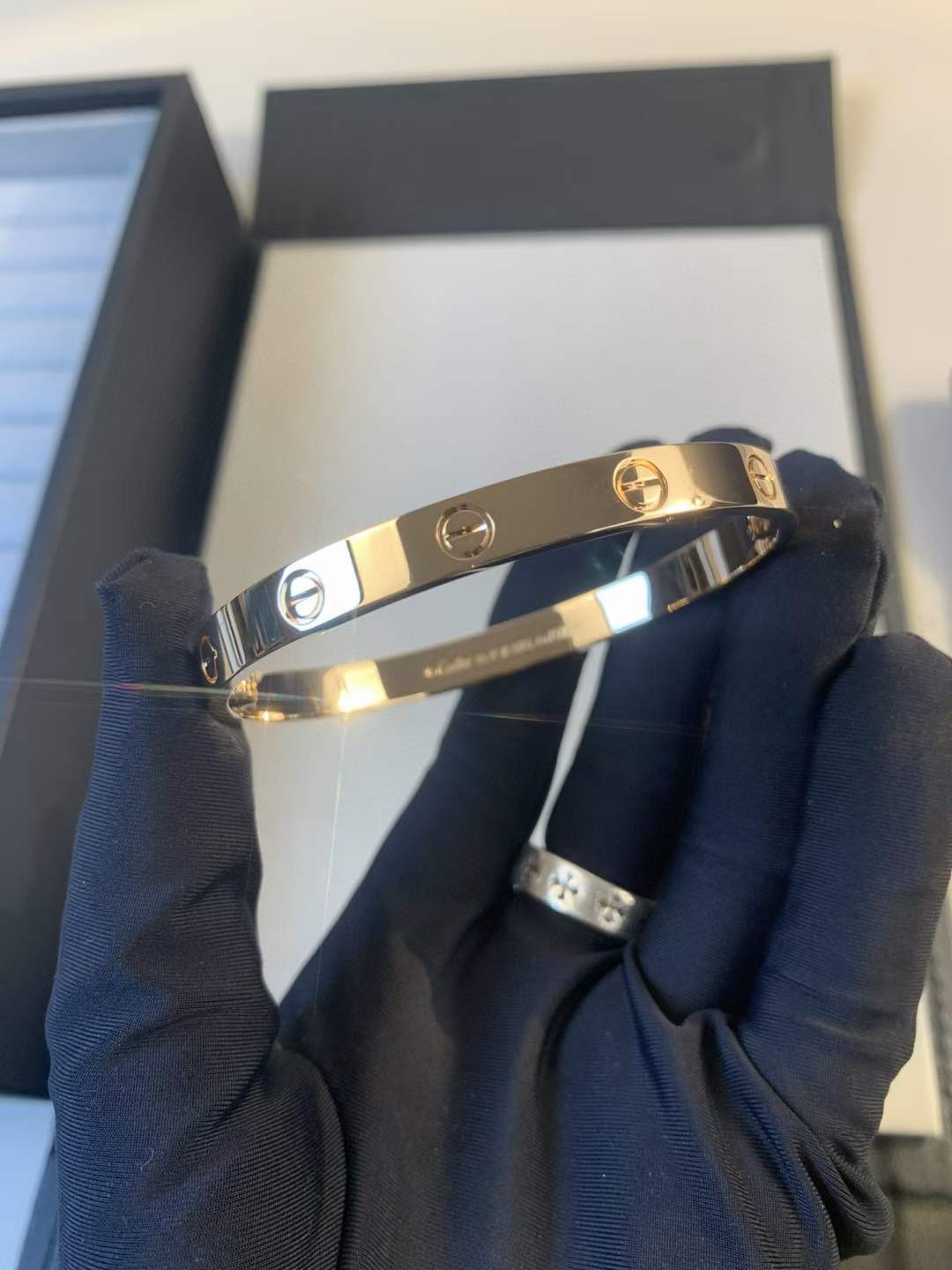 Cartier 卡地亚Cartier 经无典钻宽版love情款侣手镯