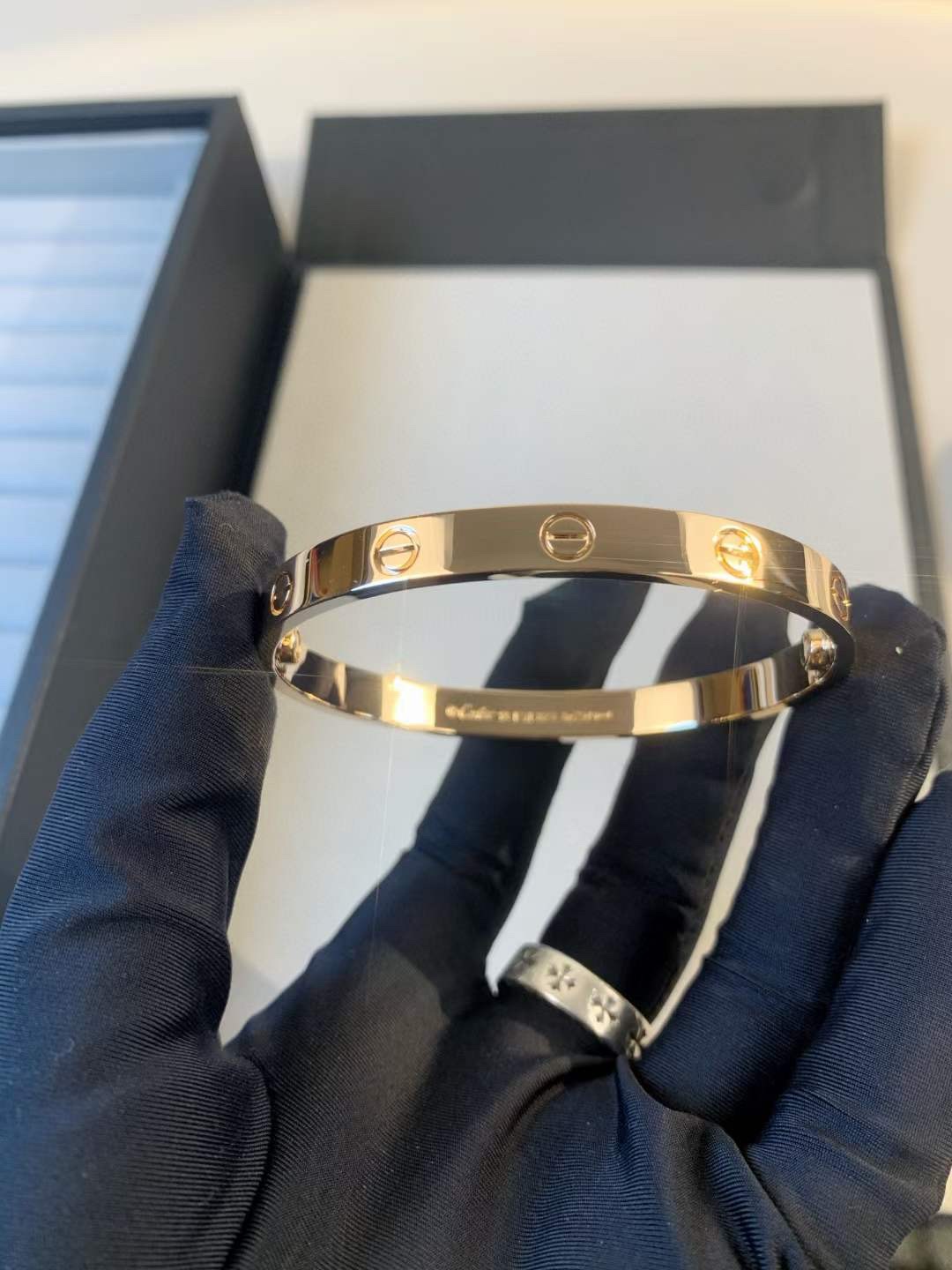 Cartier 卡地亚Cartier 经无典钻宽版love情款侣手镯