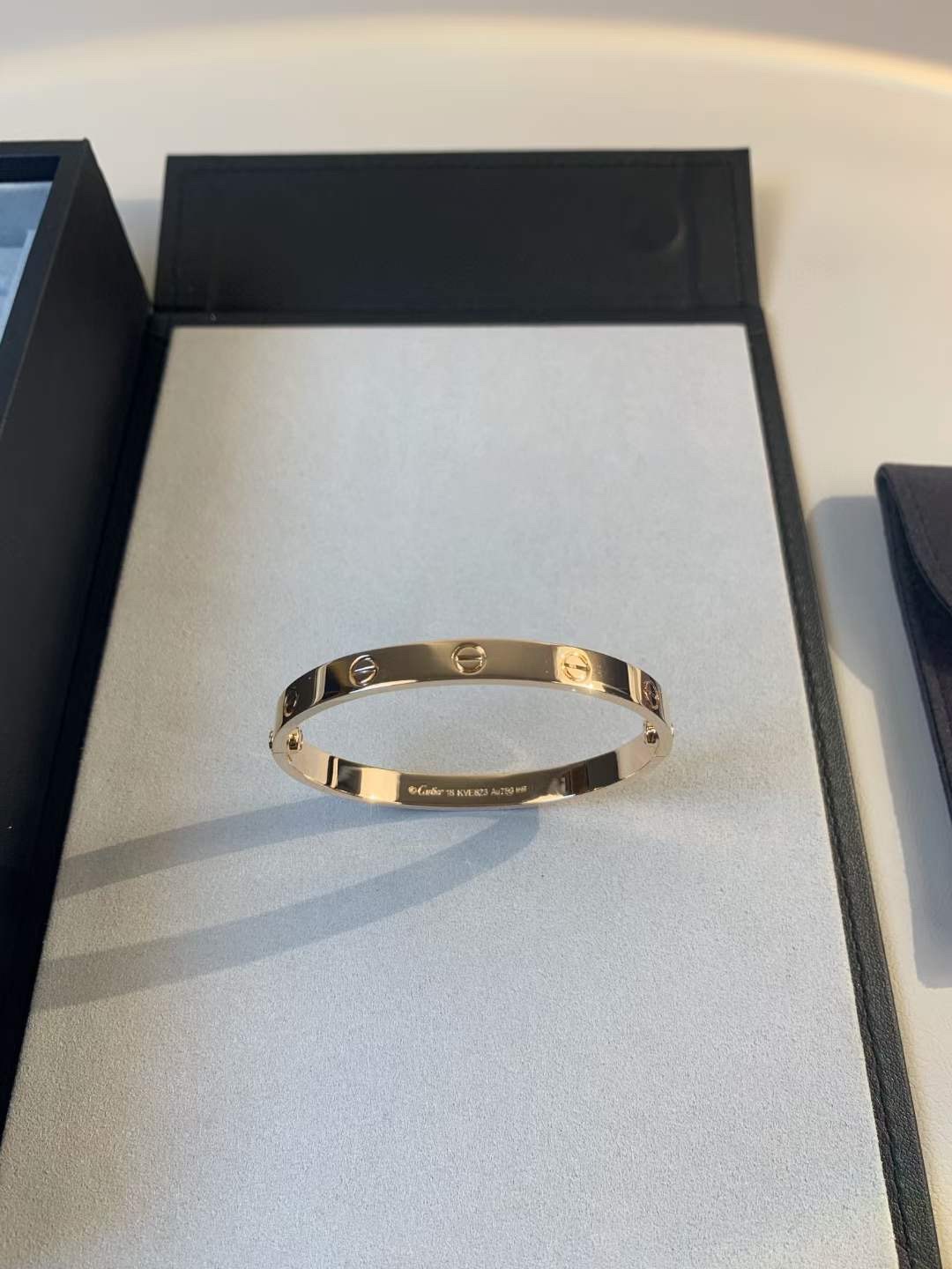 Cartier 卡地亚Cartier 经无典钻宽版love情款侣手镯
