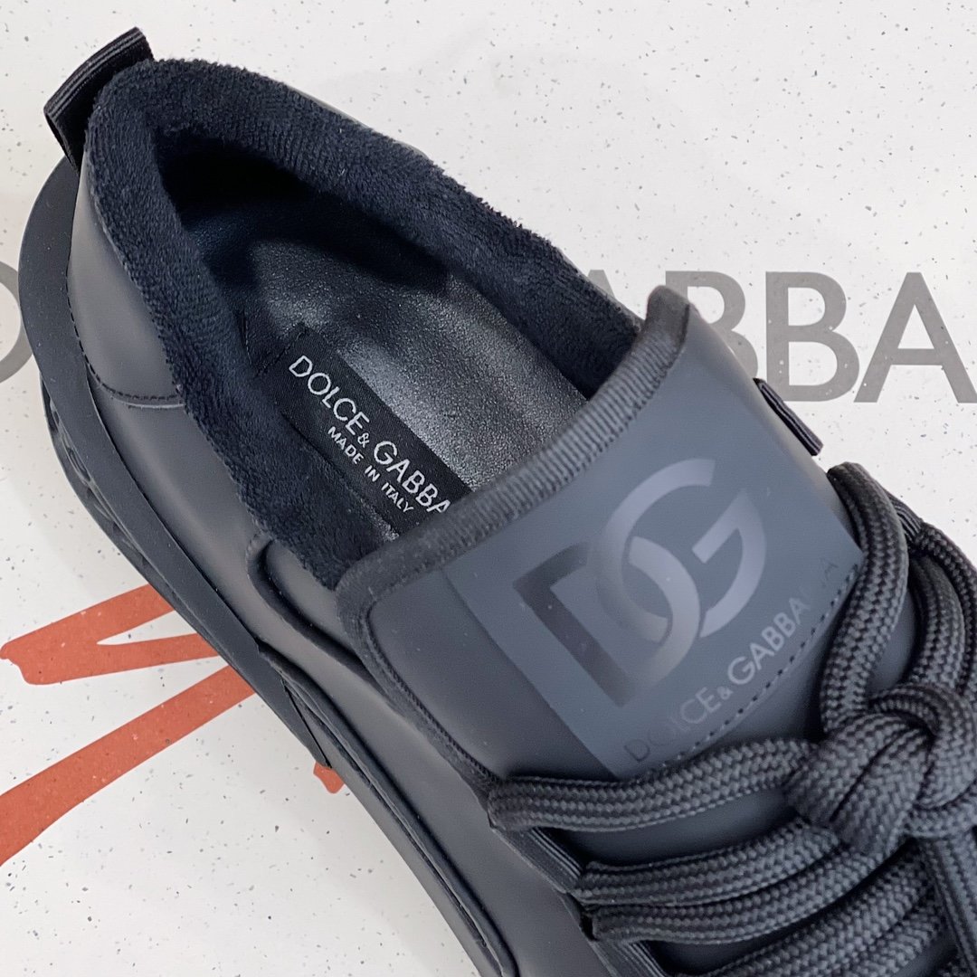 D&G情侣款撞色运动鞋款式源自品牌标