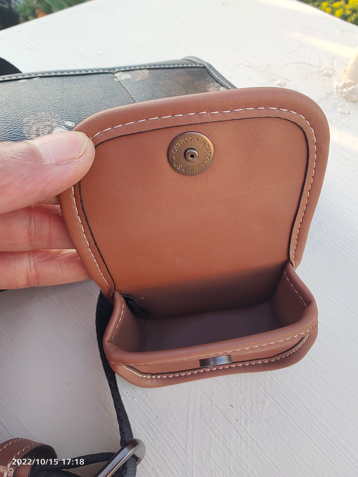 Coach cc131 QBpht新款上架 这个太超值了 国内2000+Coach Heritage男士二合一小挎包帅潮到没朋友