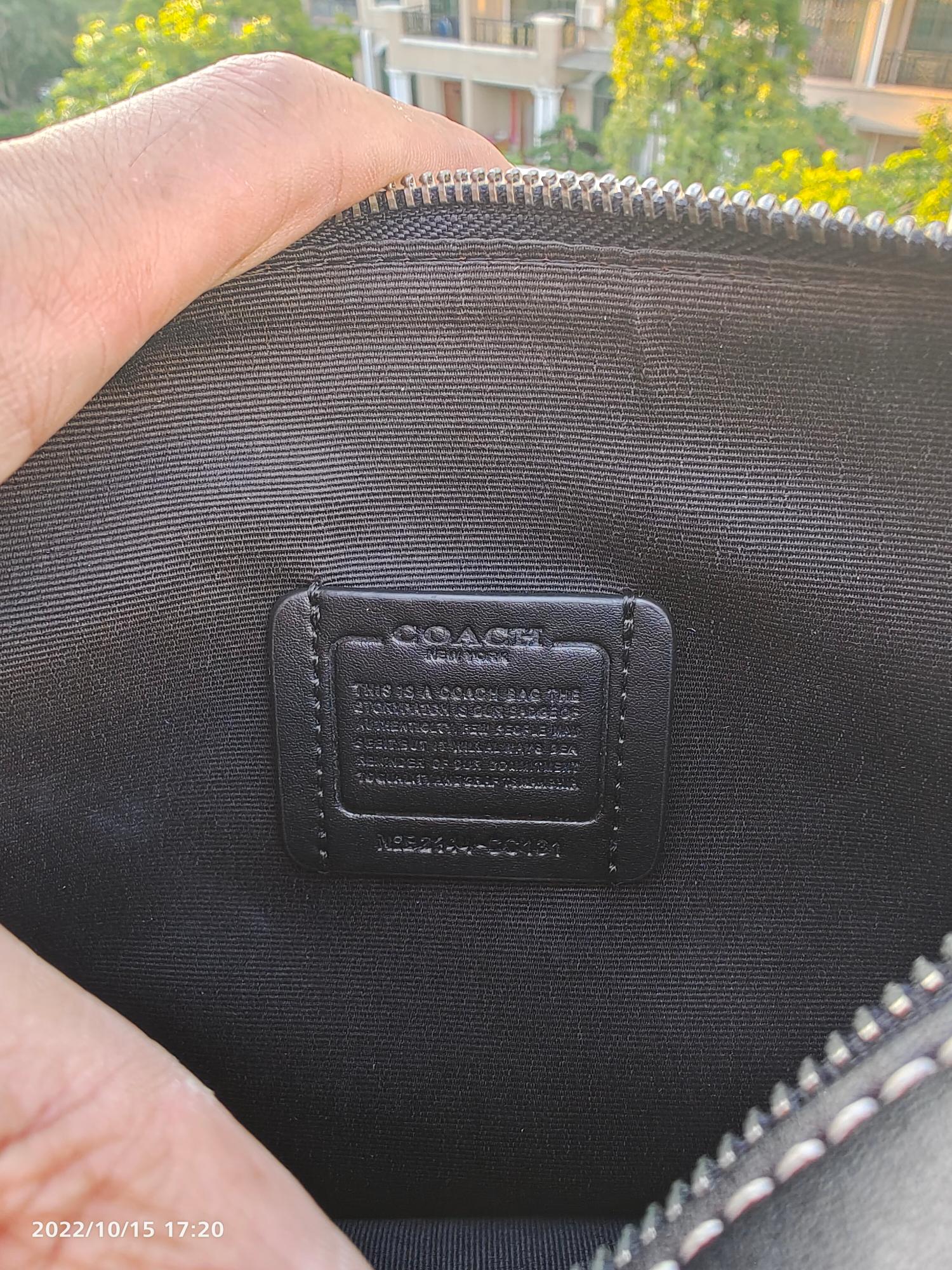 Coach cc131 QBpht新款上架 这个太超值了 国内2000+Coach Heritage男士二合一小挎包帅潮到没朋友