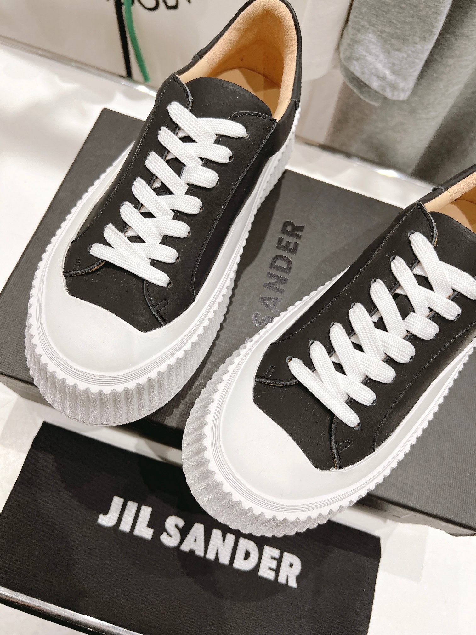 Jill Sanders Gilsanda 2022s: Starnet Red Discovery King White Shoes Review - 图片 6