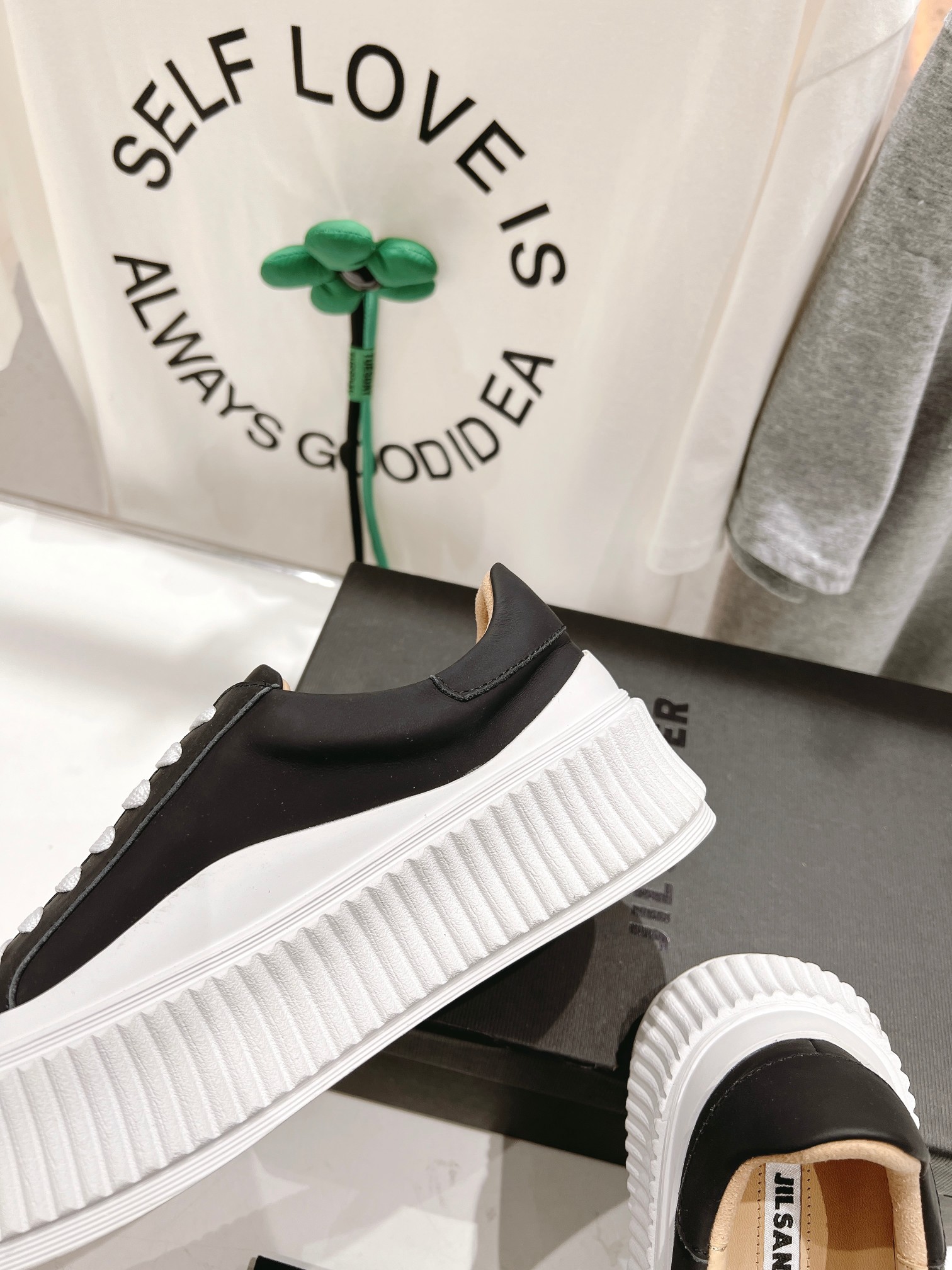 Jill Sanders Gilsanda 2022s: Starnet Red Discovery King White Shoes Review - 图片 7