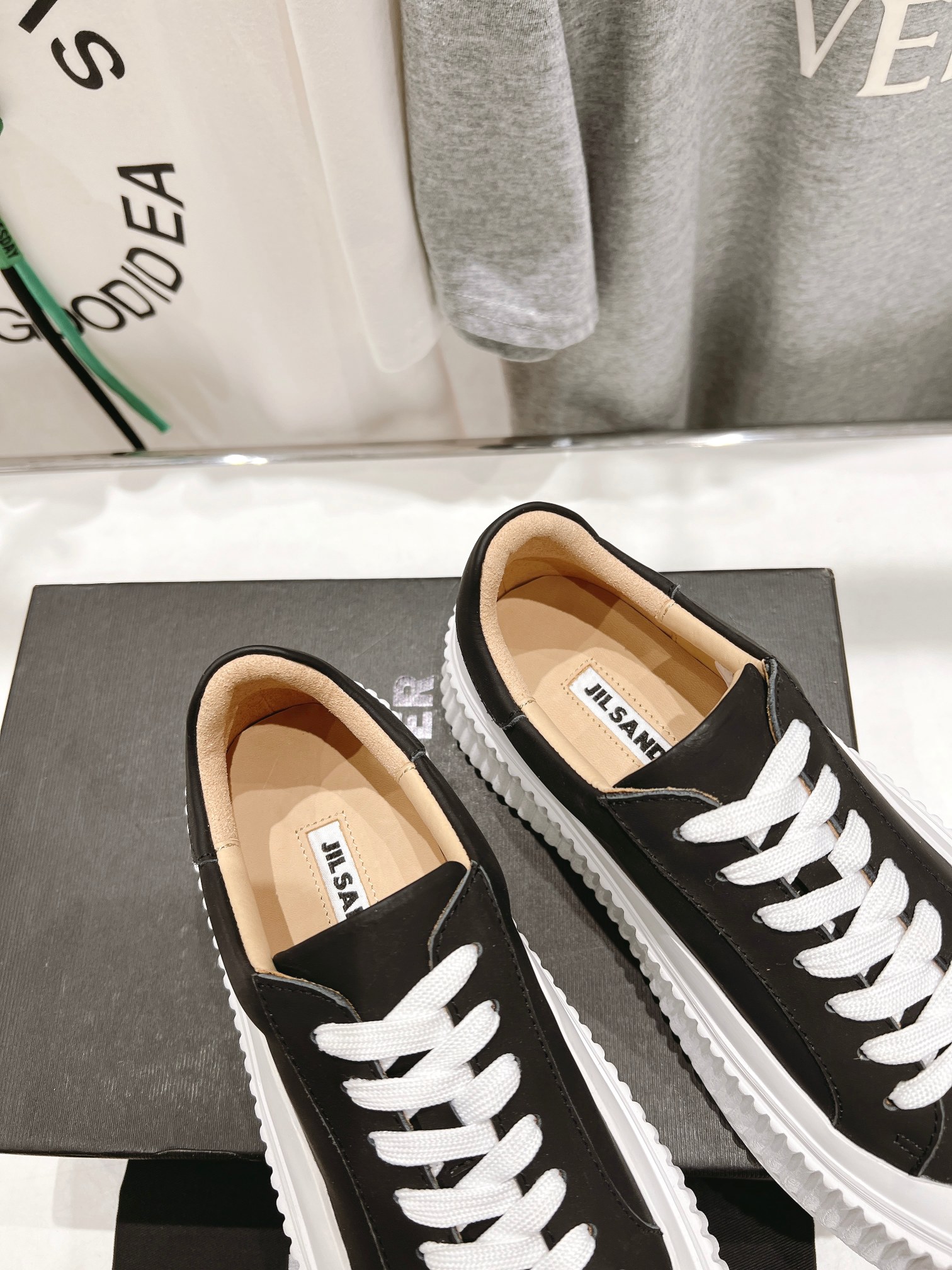 Jill Sanders Gilsanda 2022s: Starnet Red Discovery King White Shoes Review - 图片 8
