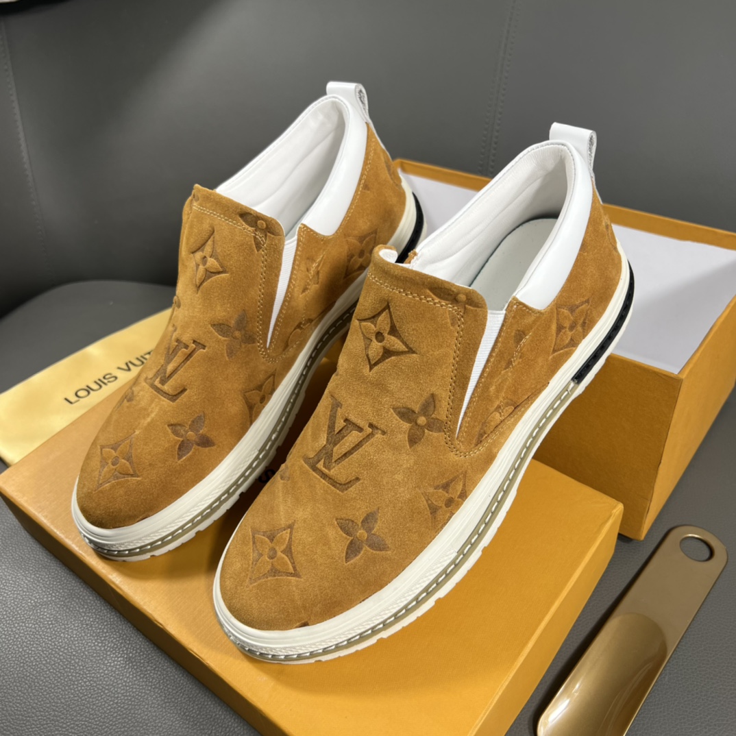 J0 Louis Vuitton  路易威登 LV 官网最休闲时尚男鞋,爆款版型简洁大气,潮男专属.独有的官网最新品牌元素元素原版装饰,时尚又大方,面料原版牛皮透气内里,官网指定耐磨休闲大底,专柜经典款实物拍摄38-44,