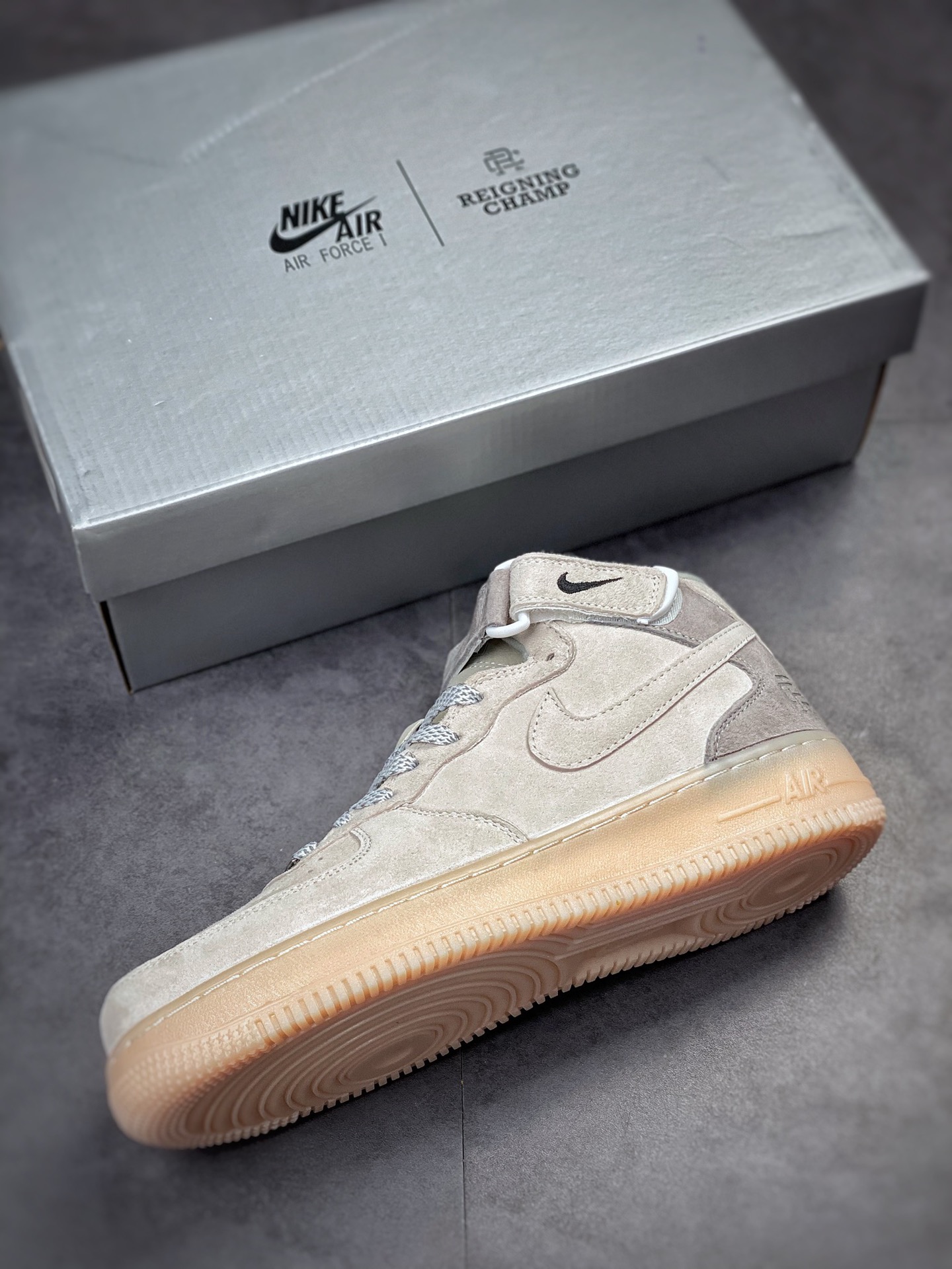 250 Nike Air Force 1 Mid Reigning Champ 卫冕冠军联名807618-300
