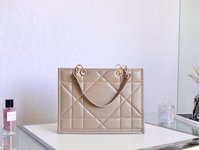 2023 Replica Wholesale Cheap Sales Online
 Dior Handbags Tote Bags Apricot Color Gold Cowhide Fall/Winter Collection Essential Chains