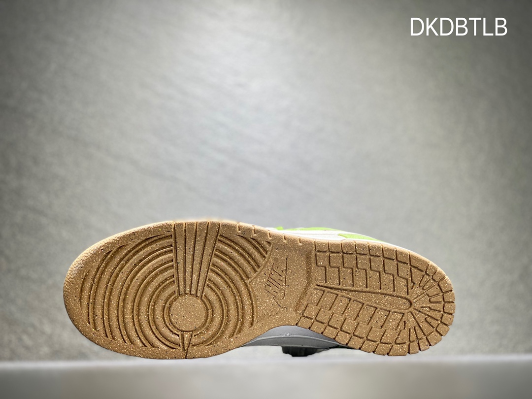 220 Nike SB dunk Low 低帮休闲运动滑板板鞋 DO9457-103
