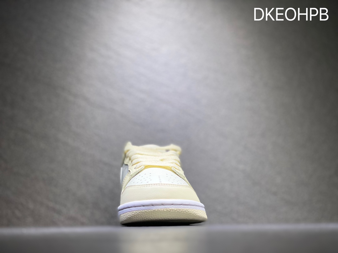 300 Nike SB dunk Low 低帮休闲运动滑板板鞋  DD8052-112