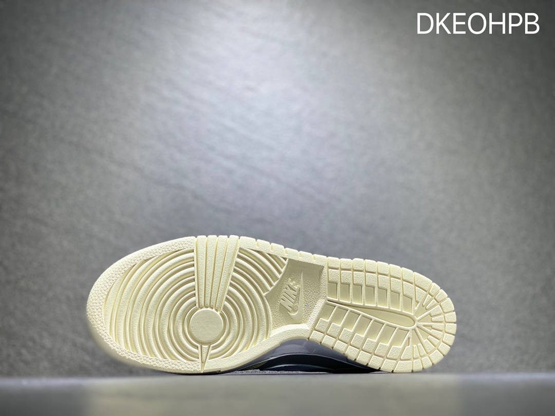 300 Nike SB dunk Low 低帮休闲运动滑板板鞋  DD8052-112