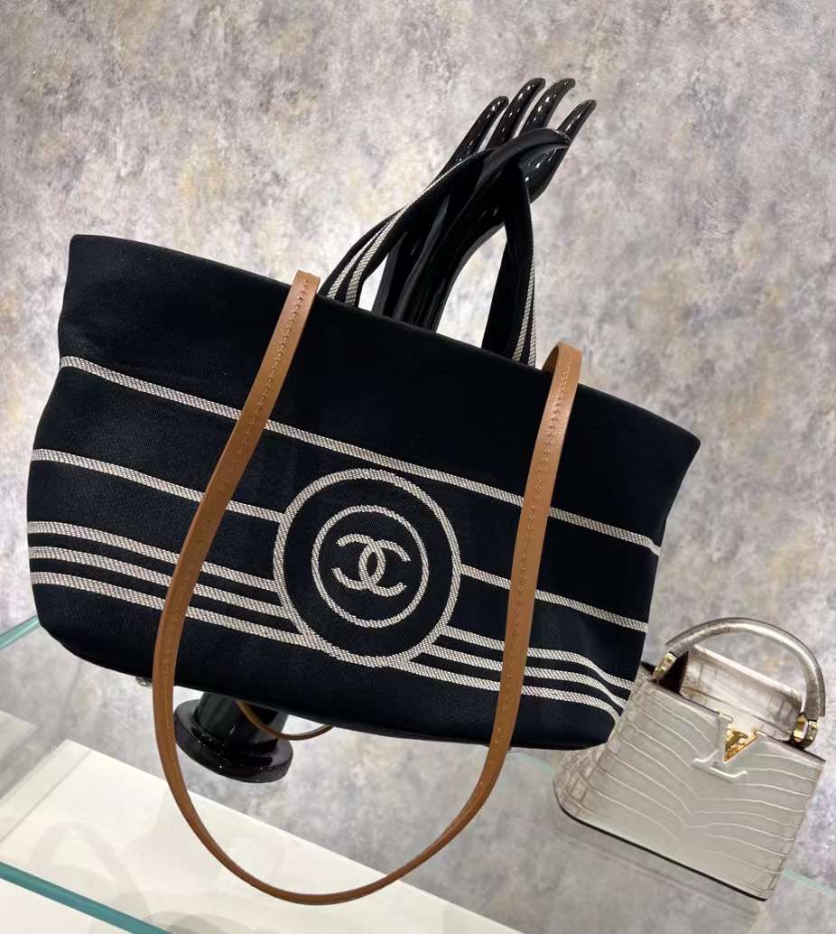 Chanel Vintage Second-hand Xiaoxiang Shopping Bag