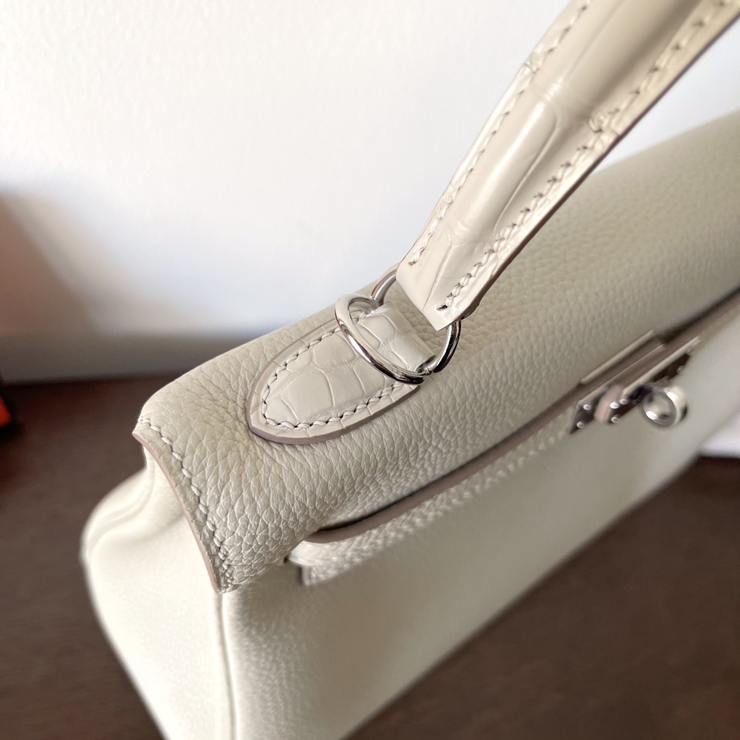 Hermès Weekend benefitsKelly Kelly 25 touch square American matte crocodile 8L glacier white togo handmade steel hardware gold buckle. One gold a
