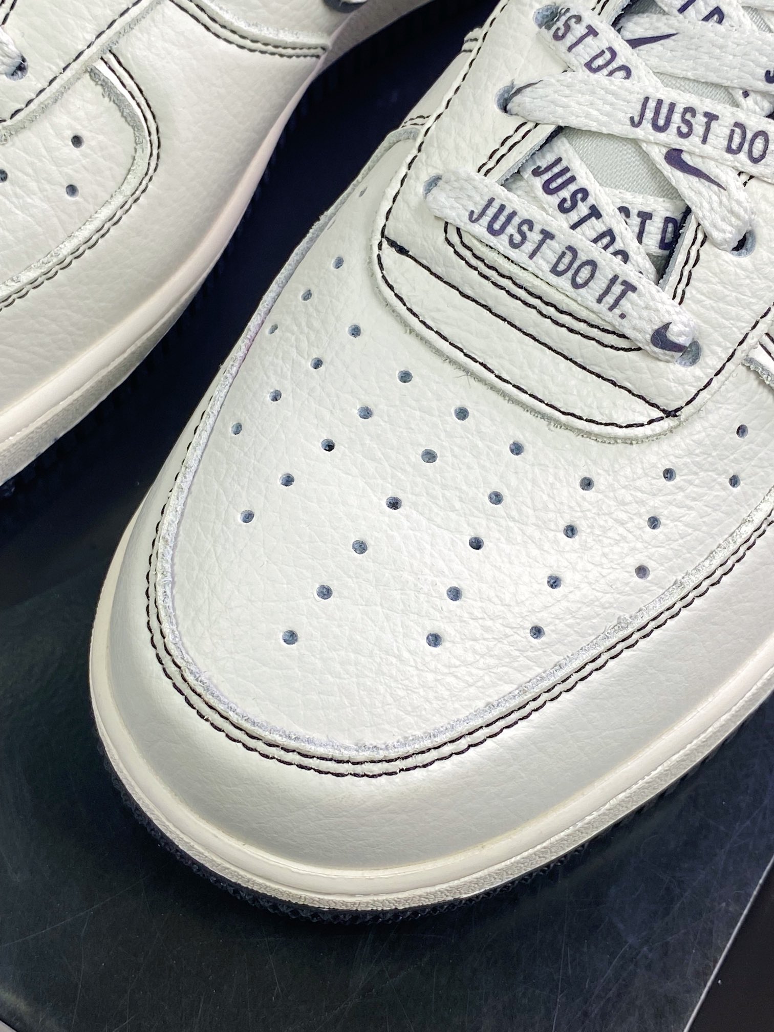 Stussy x Air Force 1′07”White/Black LaserUN1635-702