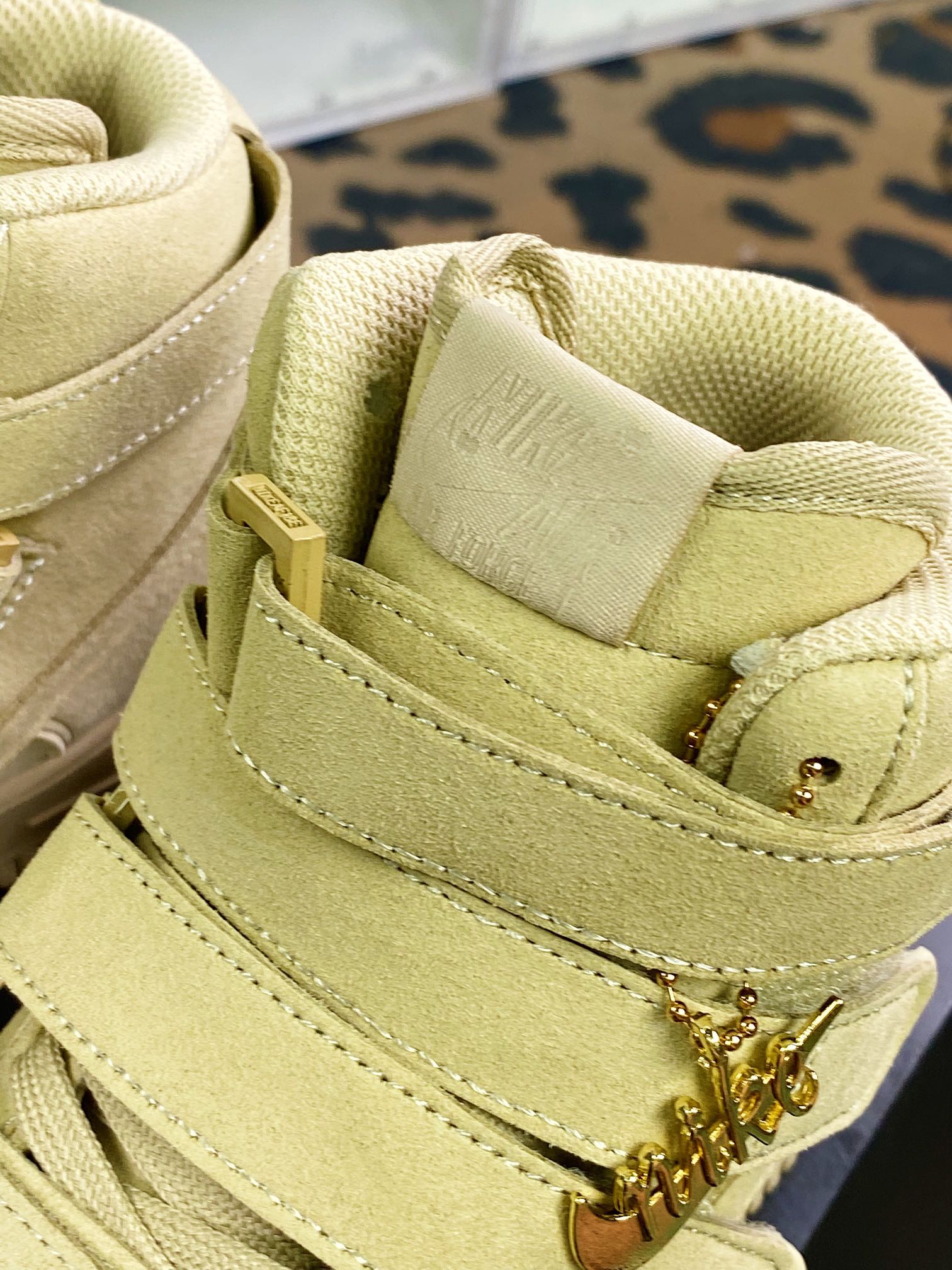 Billie Eilish x Air Force 1'07 High SP”Mushroom”DM7926-200-Top High Quatity Cheap Sneakers Fashion Clothing Clothes Bags handbags Shoes of all Brand wholesale With The best Quality And Beautiful Price from China Factory Chinese suppliers wholesaler seller Billie Eilish x Air Force 1'07 High SP”Mushroom”DM7926-200