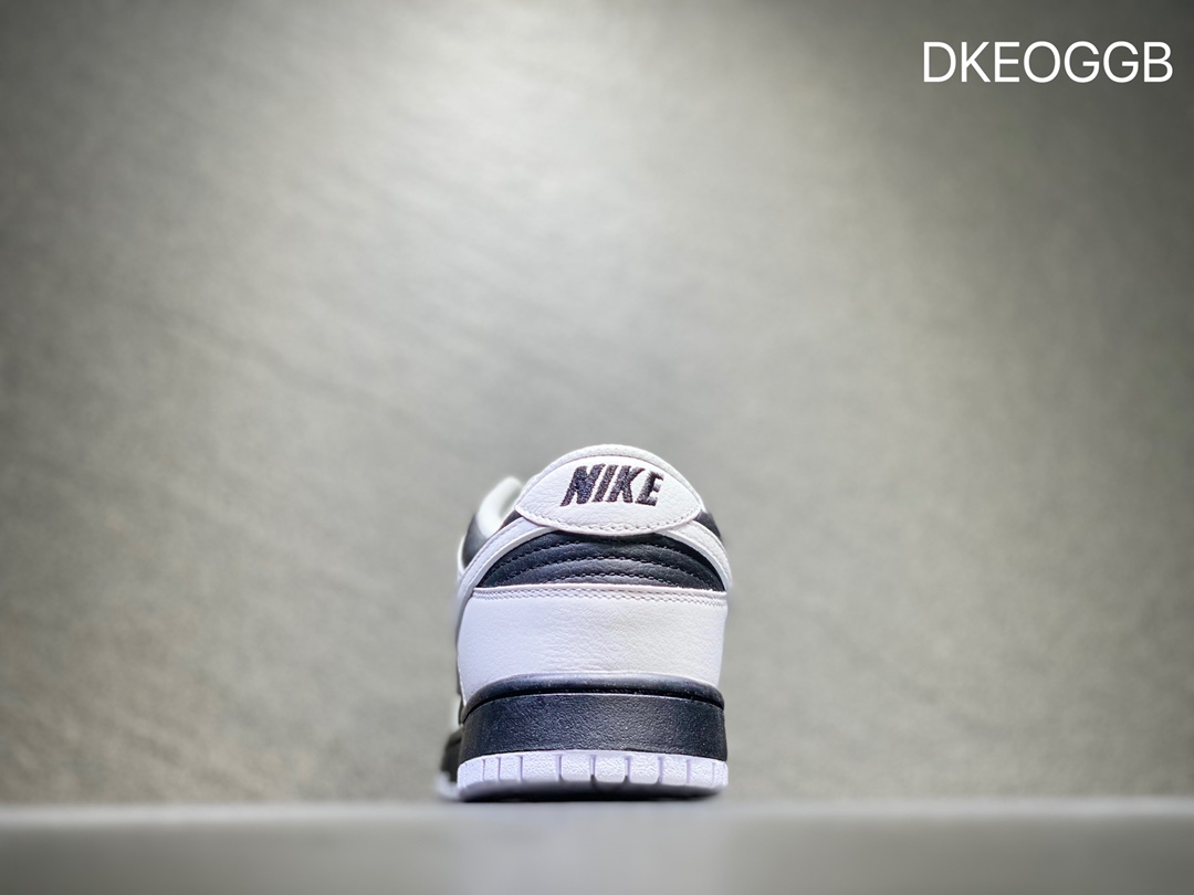300 Nike SB dunk Low 低帮休闲运动滑板板鞋 FD9064-011