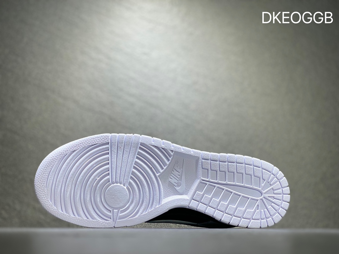 300 Nike SB dunk Low 低帮休闲运动滑板板鞋 FD9064-011