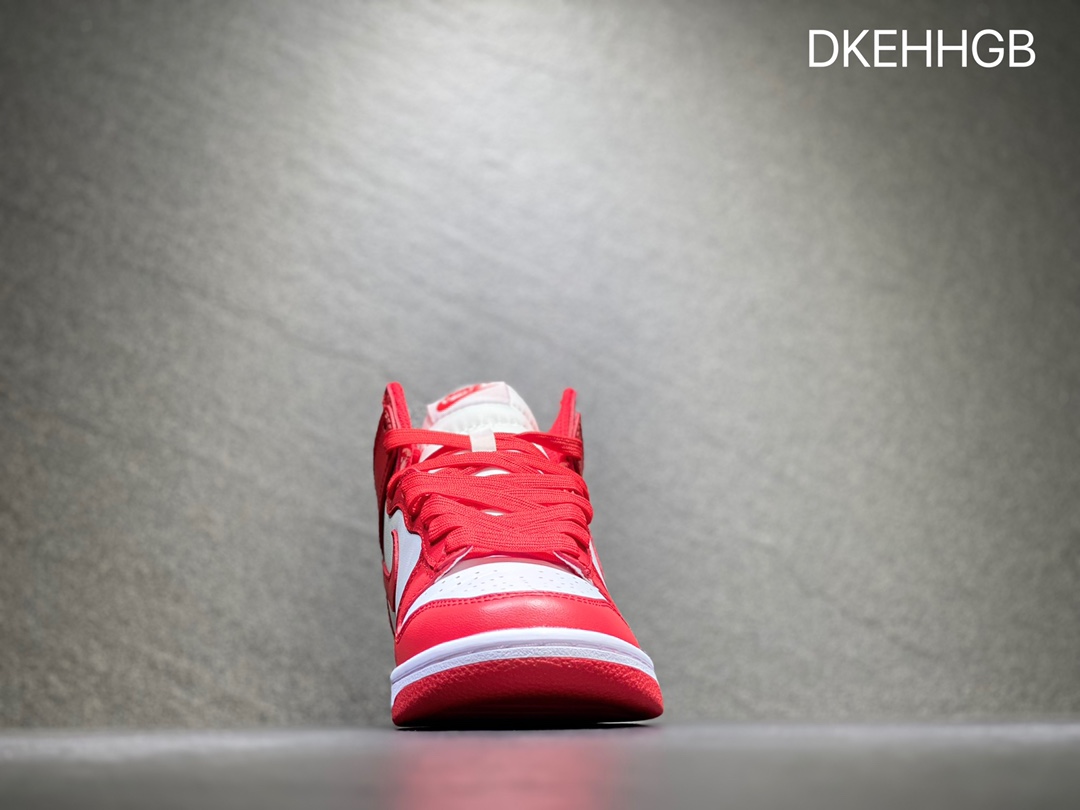 380 Nike SB dunk high 高帮休闲运动滑板板鞋  DD1399-106