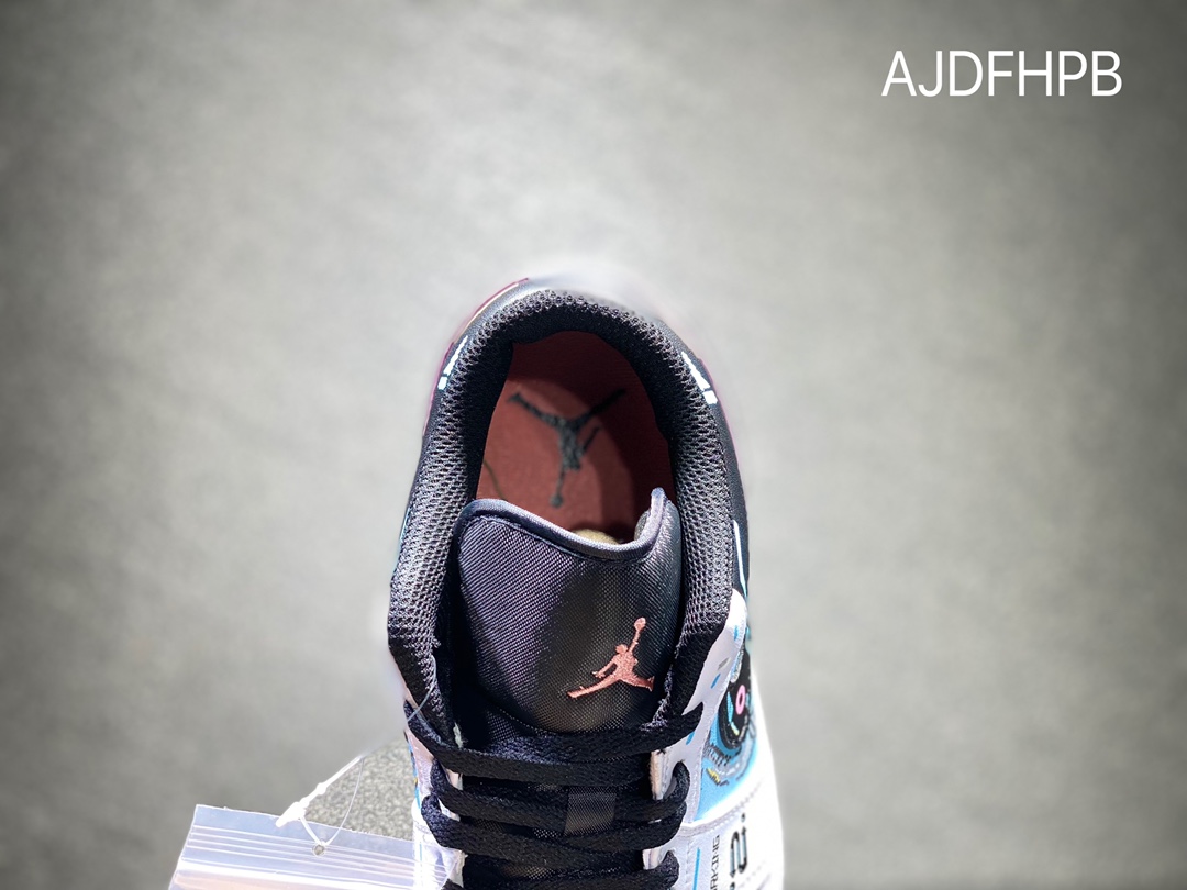260 NIKE Air Jordan 1 Low 乔丹低帮休闲板鞋553558-062