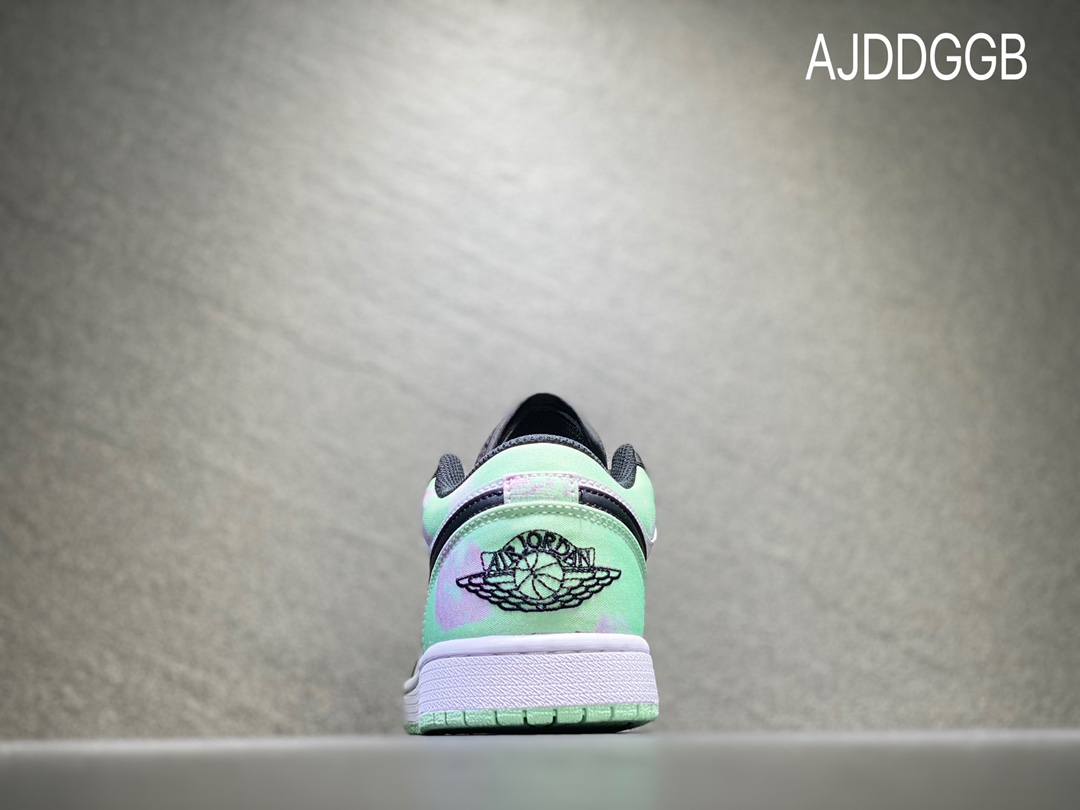 240 NIKE Air Jordan 1 Low 乔丹低帮休闲板鞋  DM1199-100