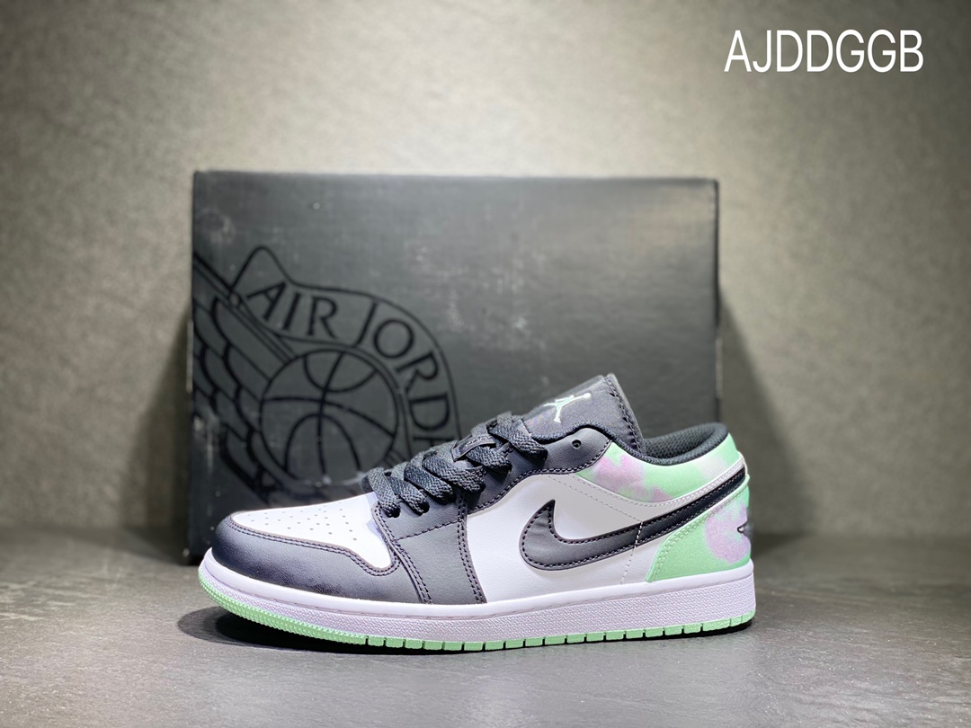 240 NIKE Air Jordan 1 Low 乔丹低帮休闲板鞋  DM1199-100