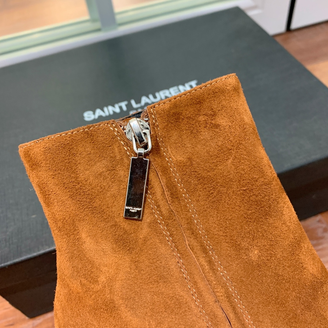 【Sain* Laure*】经典高跟短靴。上脚舒适，简约百搭，显腿瘦又女神范十足。材质：鞋面粒面牛皮和羊