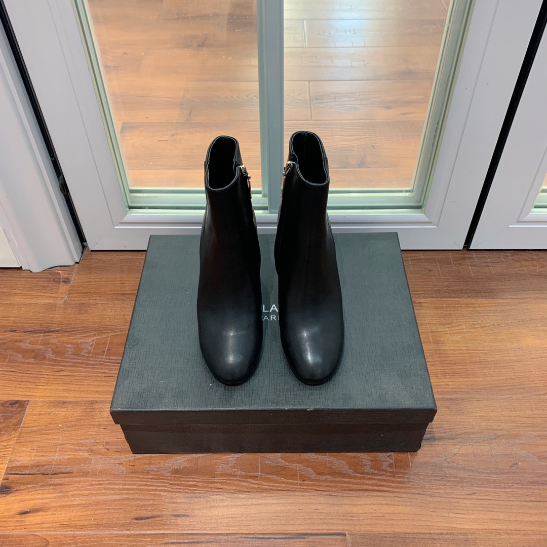 NO:543360,【Sain* Laure*】Classic high-heeled boots. Comfortable on the feet, simple and versatile, making your legs look thin and goddess-like. Material upper with grained cowhide and Yangjing. Sheepskin inner lining and footrest, Italian genuine leather outsole. Heel height 8.5cm. Black cowhide, earthy cowhide, black yangjing, brown yangjing, wine red yangjing, dark green yangjing. Size 34-42 (34, 40, 41, 42 customized, non-return and exchange) Purchase Yangjing. Leather face, boots, saint laurent, boots, cowhide, sheepskin, sheep, Leather soles19860909【Sain* Laure*】经典高跟短靴.上脚舒适,简约百搭,显腿瘦又女神范十足. 材质鞋面粒面牛皮和羊京.羊皮内里及垫脚,意大利真皮大底 .跟高8.5cm.黑色牛皮,土黄牛皮,黑色羊京,棕色羊京,酒红羊京,墨绿羊京. 码数34-42（34、40、41、42订做不退换） 批羊京.皮面,靴子,saint laurent,boots,cowhide,sheepskin,sheep,Leather soles,Women's Shoes