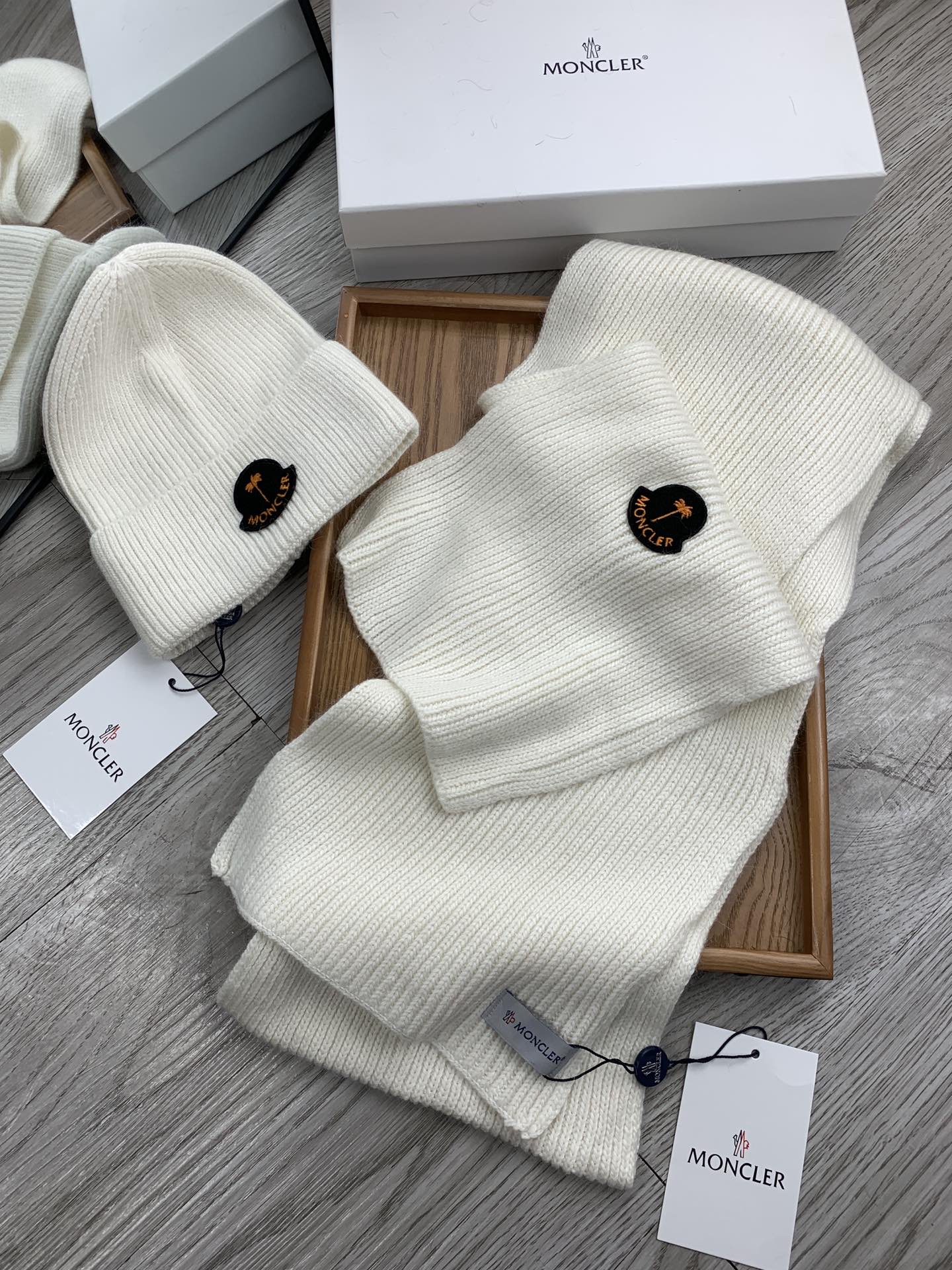 🌹。蒙口。【羊毛套装帽子】经典套装帽子！帽子➕围巾！材质：70%羊毛➕30%兔毛。暖暖哒超级舒服～冬日小姐姐减龄神器哦～
