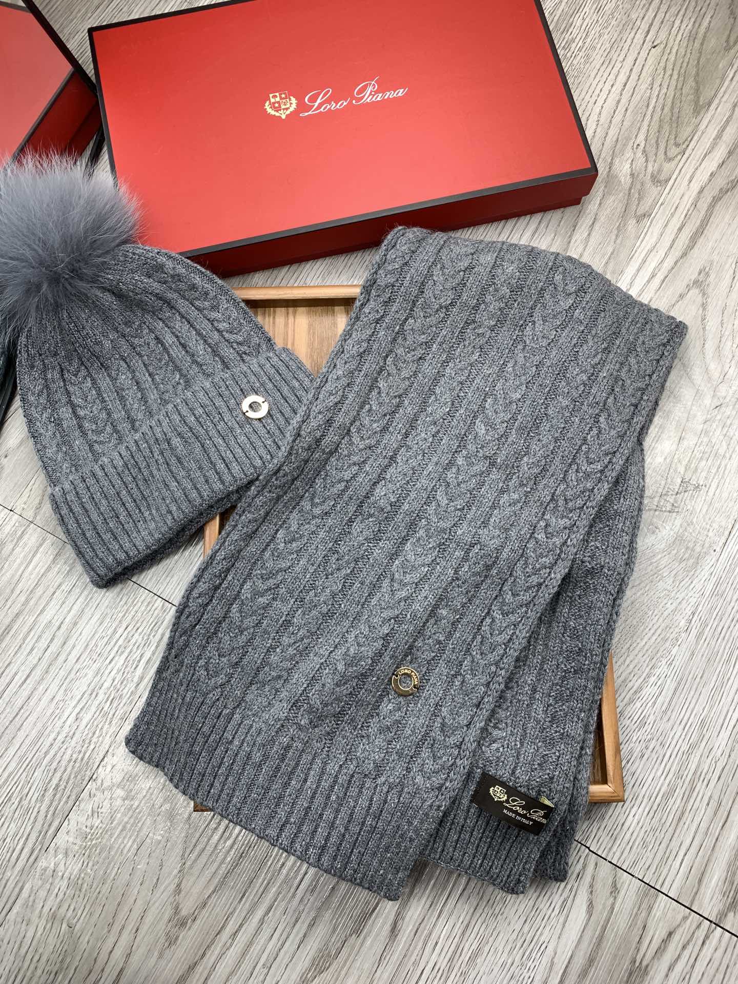 “Classic Wool Rabbit Hat and Scarf Set for Warmth and Style” - 图片 2