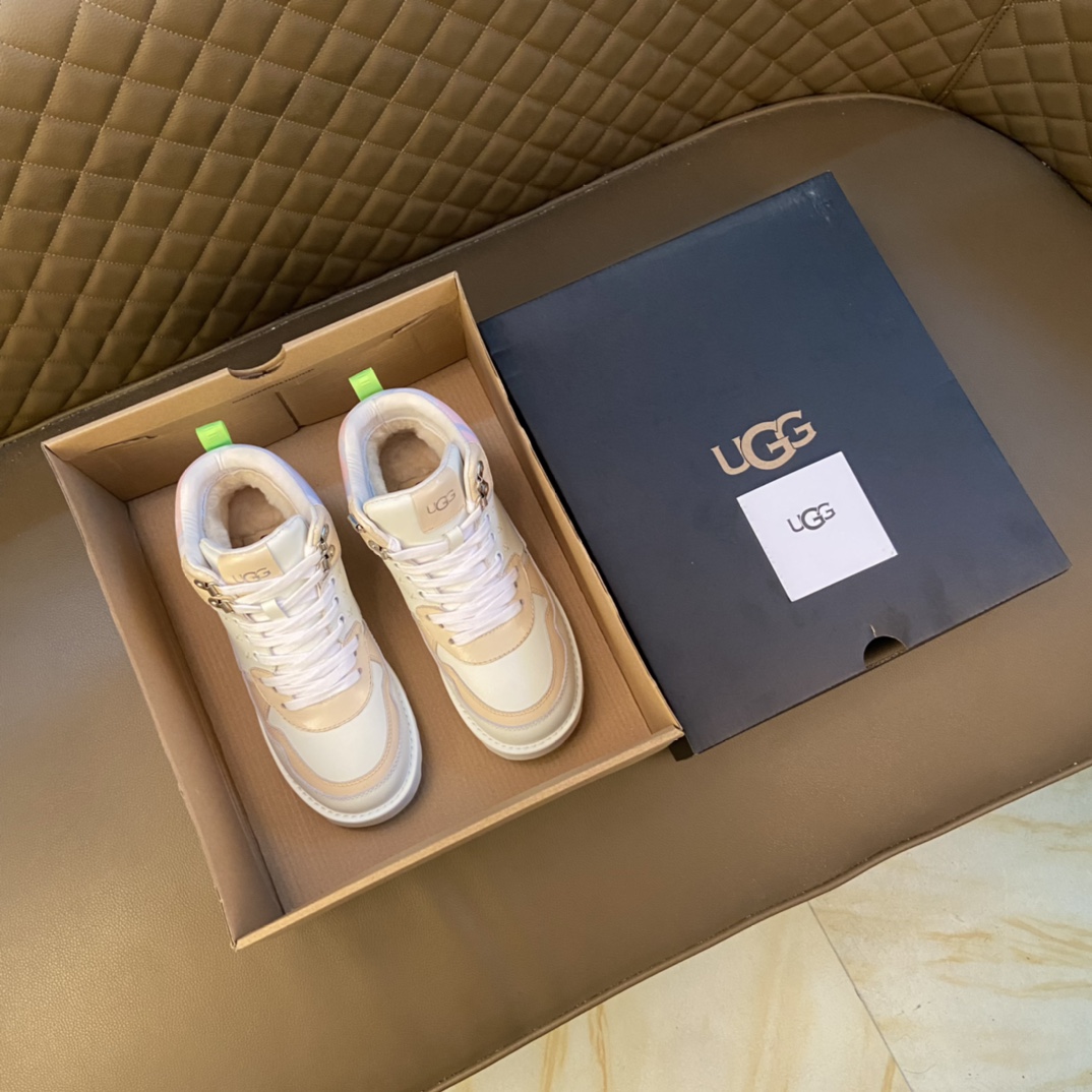 J5  原版雪地靴～UGG英伦风毛毛靴秋冬季绒里款 头层牛皮真羊毛保暖男靴面料头层牛皮 雪融都不怕浸水 原版UGG大底 筒口夹棉更加 司机驾车专用 最可选 内里保证不掺假毛绒 %真羊毛 潮人款豆豆鞋 帆船鞋懒人 卖爆啦爆啦 女款码数：35-40码 白色 选