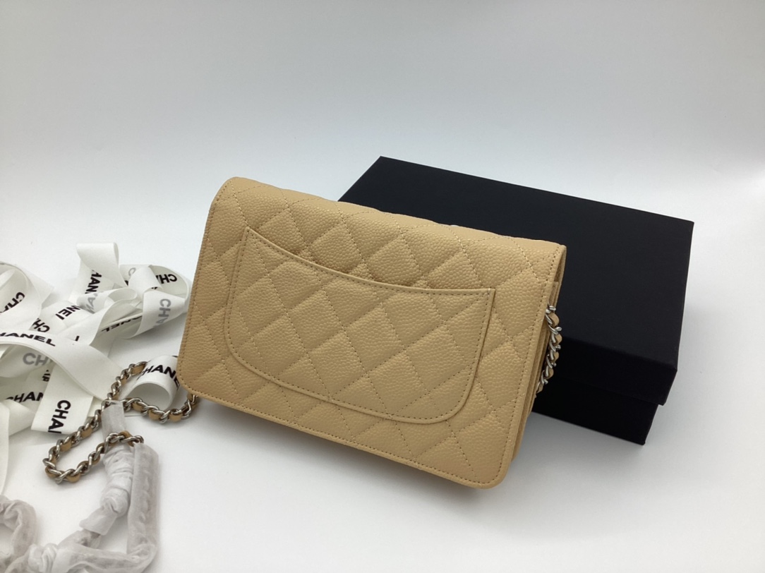 [Chanel Women