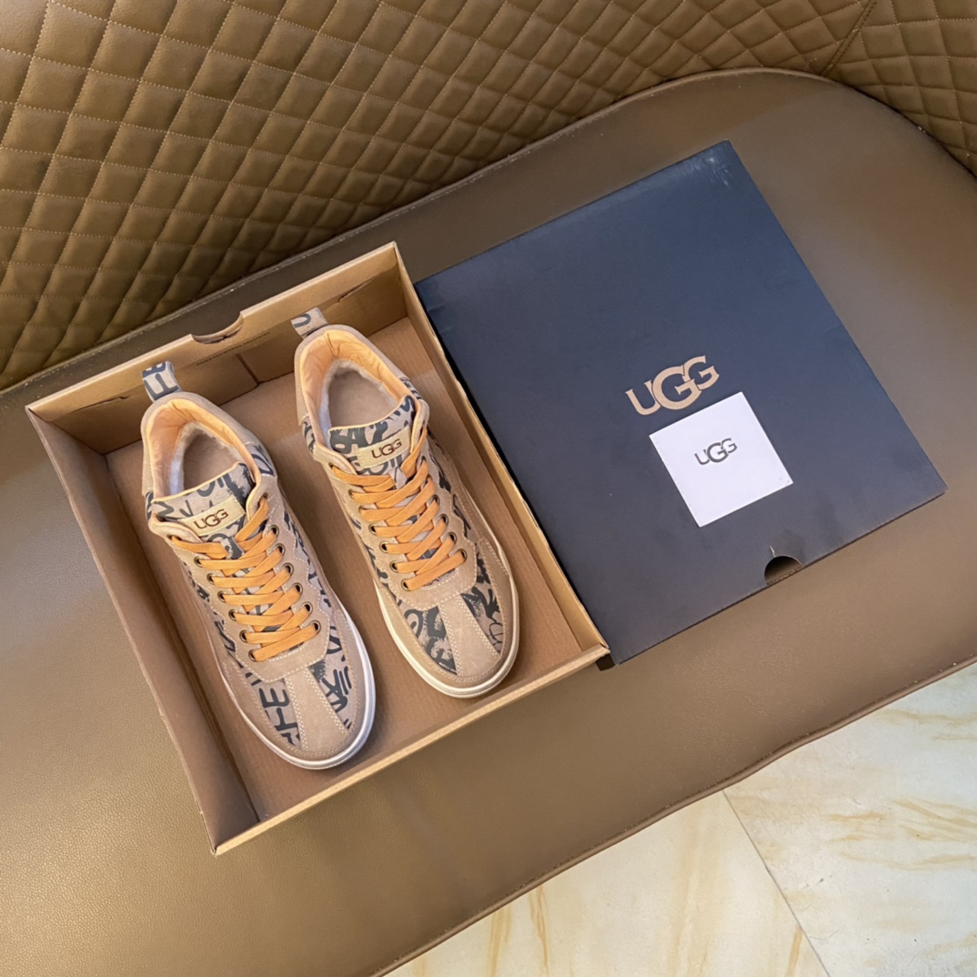 J5  原版雪地靴～UGG英伦风毛毛靴秋冬季绒里款 头层牛皮真羊毛保暖男靴面料头层牛皮 雪融都不怕浸水 原版UGG大底 筒口夹棉更加 司机驾车专用 最可选 内里保证不掺假毛绒 %真羊毛 潮人款豆豆鞋 帆船鞋懒人 卖爆啦爆啦 男款码数：38-44码 45可定做 黑色 灰色 棕色 选