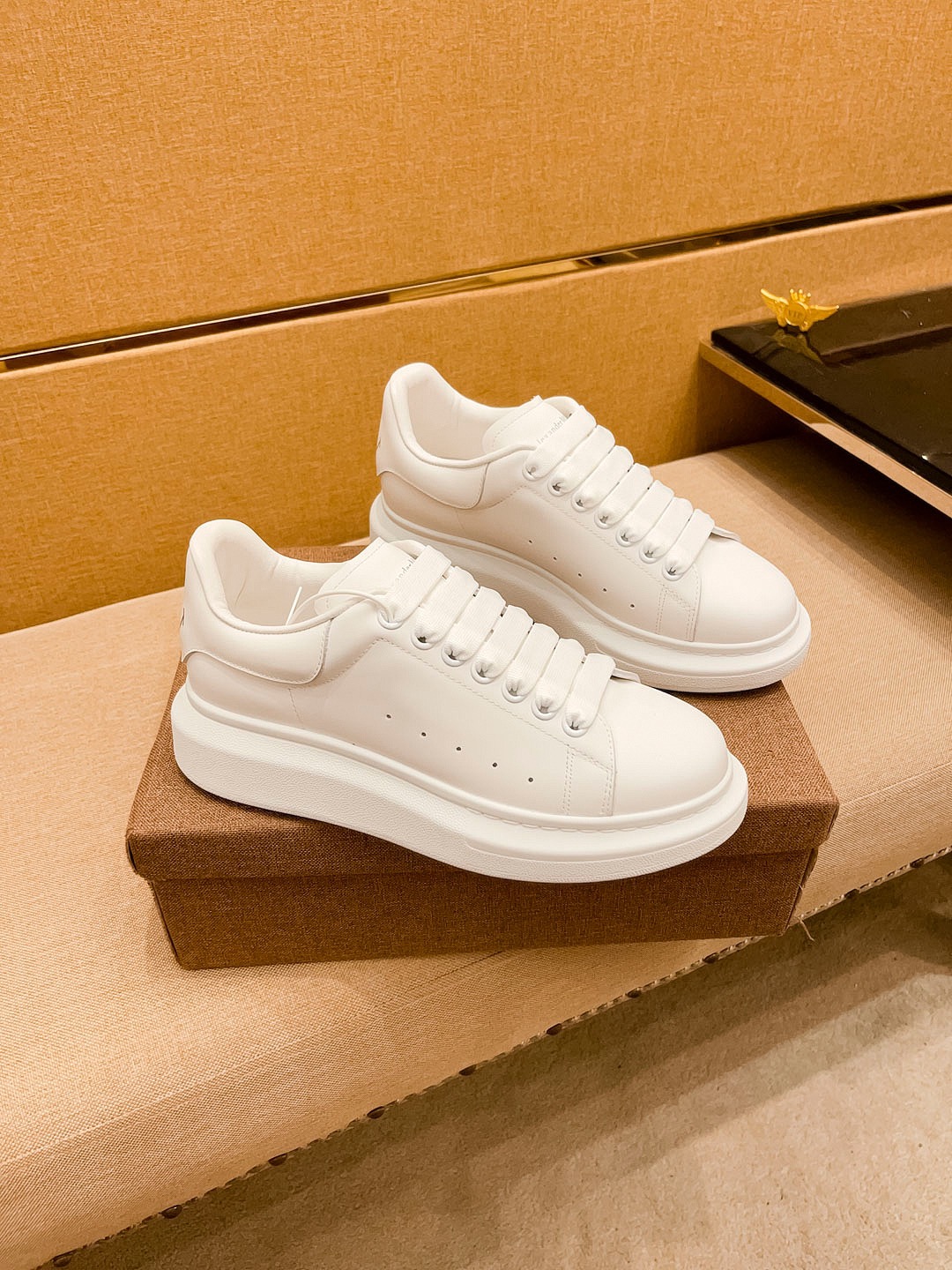 NO:272011,Men's 270 Women's [McQueen Couple Outfit] Full set of packaging men's shoes high-end brands. Official website 11's latest masterpiece upper is made of Italian imported cowhide with comfortable and breathable inner original non-slip and wear-resistant outsole, making walking more convenient and comfortable!  Exclusive new style, amazing work, beautiful 11 ​​replica [color] compared to the official quality!  Create a fashionable personality to set off your uniqueness!  A must-have for trendy men! Classic size: 38-44 multi-color options for men, 35-40 multi-color options for women, ,alexander mcqueen,cowhide19860909男 款 270 女 款【麦昆情侣装】全套包装男鞋高端品牌 官网11最新力作鞋面采用意大利进口头层牛皮搭配舒适透气内里原版防滑耐磨大底制作,让行走更加便捷舒适！独家新款,惊世之作,与官方的质量相比美的11复刻[色]！打造时尚个性衬托你的与众不同！潮男必备!经典尺码: 男38-44多色可选 女35-40多色可选,,alexander mcqueen,cowhide,Men's shoes