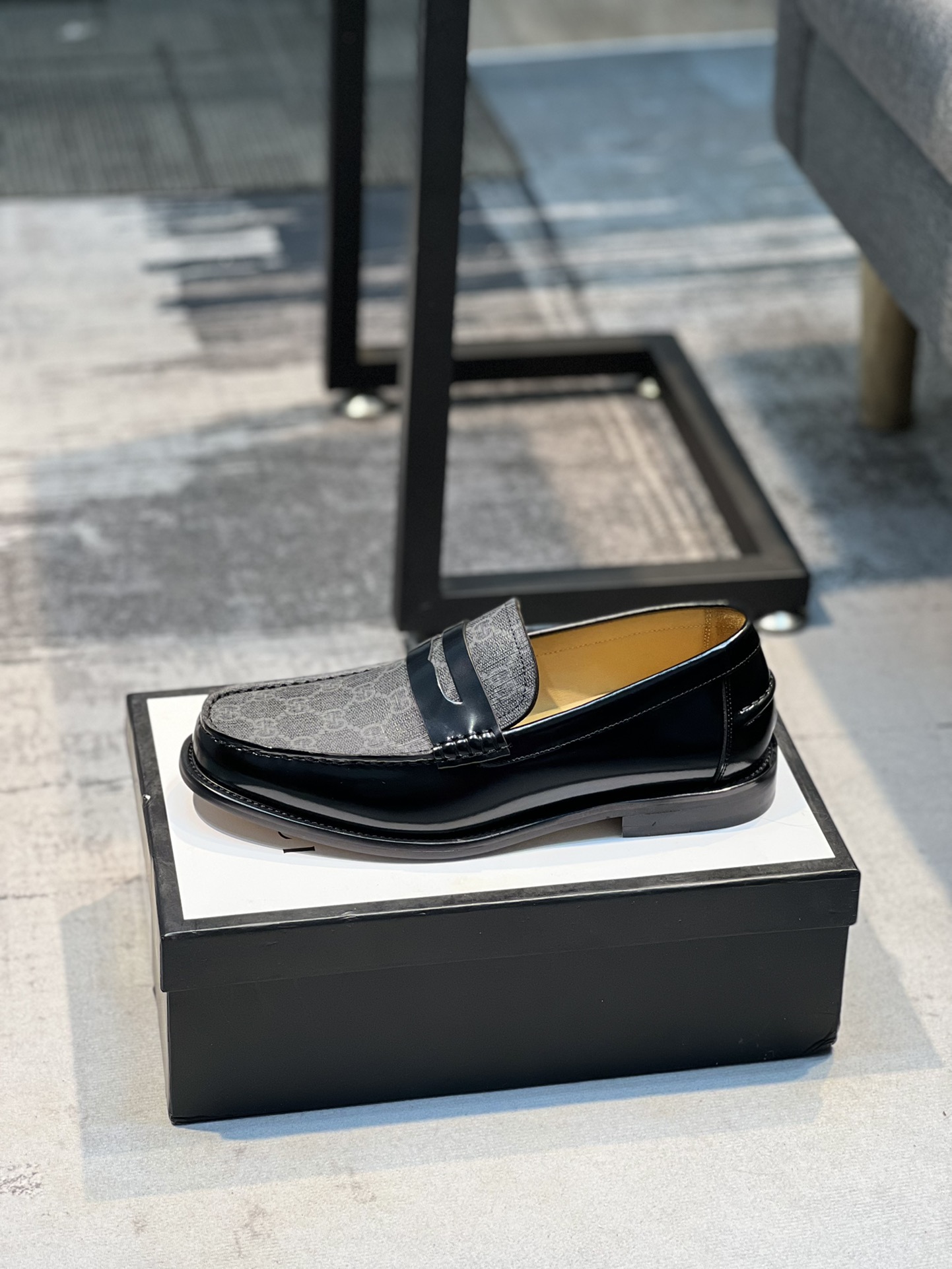 L5  正装休闲皮鞋 品牌 Gucci  古奇 Gucci 尺码 38-44 45可定制      内里 牛皮内里 材料  原版软牛皮鞋面 舒适牛皮内里 原版橡胶耐磨轻便柔软大底”},”time_stamp”:16664498856,”isShowStock”:false,”subimgsSrc”:,”negativeStock”:true,”old_time”:”5天前