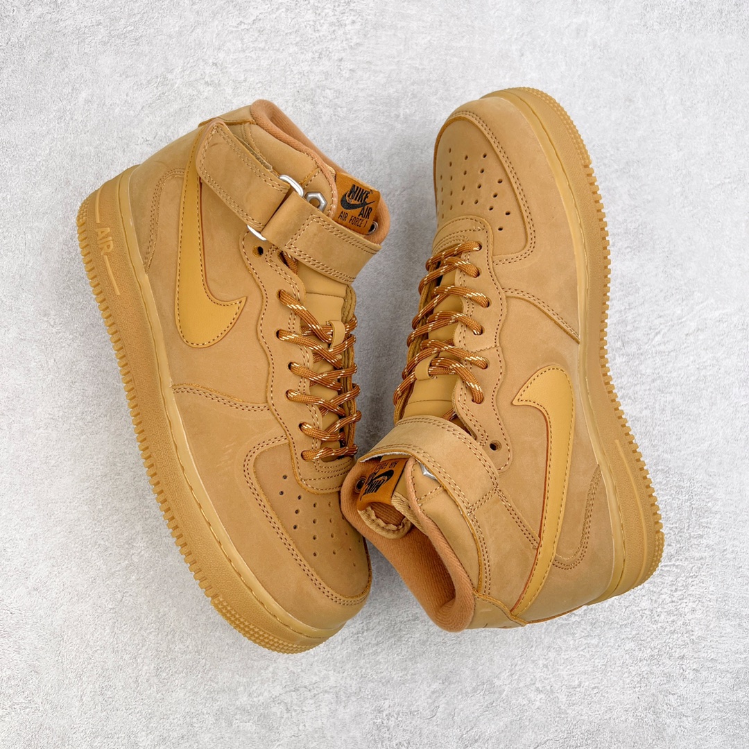 图片[3]-💰160 ＃TG版福利特价️‼NK Air Force 1 \’07 Mid\”Wheat/Flax\”空军一号经典中帮百搭休闲运动板鞋 小麦黄棕 DJ9158-200小麦配色的球鞋一直都是秋冬时期穿搭的首选 不仅承袭了大黄靴的干练和帅气 还有着 Air Force 1 的经典复古气质 极为百搭的效果也是重要不可割舍的理由之一 整体依旧采用质感十足的卡其色牛巴革材质打造鞋身 不仅造型十分吸睛质感更是十分讨人喜爱 搭配上同色造型的尼龙鞋带和魔术贴设计 将工装风格体现到位 侧身处皮质 Swoosh Logo 进一步彰显该配色独特魅力 最后以同色水晶材质外底收尾与鞋身配色相互呼应 完善整体造型设计 这样一双既有复古气氛 又能释放出潮流时尚街头气质的鞋款 想必上脚效果更是相当出众 SIZE：35.5 36 36.5 37.5 38 38.5 39 40 40.5 41 42 42.5 43 44 44.5 45 编码：Tby2936030-运动鞋