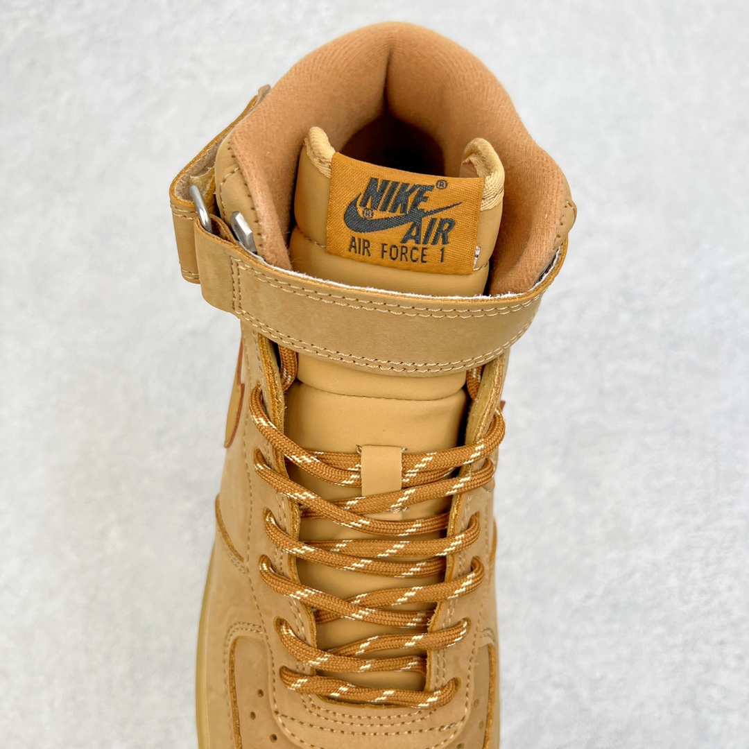 图片[5]-💰160 ＃TG版福利特价️‼NK Air Force 1 \’07 Mid\”Wheat/Flax\”空军一号经典中帮百搭休闲运动板鞋 小麦黄棕 DJ9158-200小麦配色的球鞋一直都是秋冬时期穿搭的首选 不仅承袭了大黄靴的干练和帅气 还有着 Air Force 1 的经典复古气质 极为百搭的效果也是重要不可割舍的理由之一 整体依旧采用质感十足的卡其色牛巴革材质打造鞋身 不仅造型十分吸睛质感更是十分讨人喜爱 搭配上同色造型的尼龙鞋带和魔术贴设计 将工装风格体现到位 侧身处皮质 Swoosh Logo 进一步彰显该配色独特魅力 最后以同色水晶材质外底收尾与鞋身配色相互呼应 完善整体造型设计 这样一双既有复古气氛 又能释放出潮流时尚街头气质的鞋款 想必上脚效果更是相当出众 SIZE：35.5 36 36.5 37.5 38 38.5 39 40 40.5 41 42 42.5 43 44 44.5 45 编码：Tby2936030-运动鞋