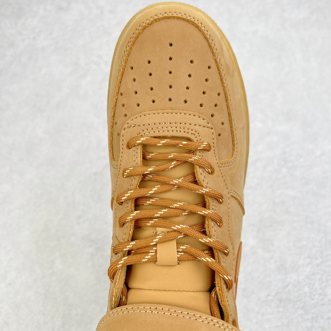 图片[4]-💰160 ＃TG版福利特价️‼NK Air Force 1 \’07 Mid\”Wheat/Flax\”空军一号经典中帮百搭休闲运动板鞋 小麦黄棕 DJ9158-200小麦配色的球鞋一直都是秋冬时期穿搭的首选 不仅承袭了大黄靴的干练和帅气 还有着 Air Force 1 的经典复古气质 极为百搭的效果也是重要不可割舍的理由之一 整体依旧采用质感十足的卡其色牛巴革材质打造鞋身 不仅造型十分吸睛质感更是十分讨人喜爱 搭配上同色造型的尼龙鞋带和魔术贴设计 将工装风格体现到位 侧身处皮质 Swoosh Logo 进一步彰显该配色独特魅力 最后以同色水晶材质外底收尾与鞋身配色相互呼应 完善整体造型设计 这样一双既有复古气氛 又能释放出潮流时尚街头气质的鞋款 想必上脚效果更是相当出众 SIZE：35.5 36 36.5 37.5 38 38.5 39 40 40.5 41 42 42.5 43 44 44.5 45 编码：Tby2936030-运动鞋