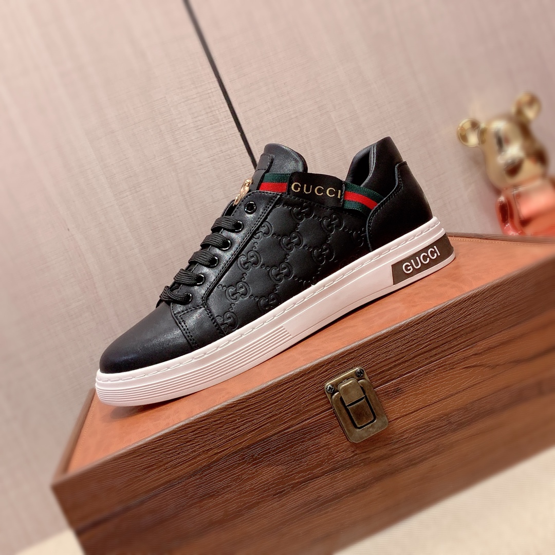 I0  Gucci  古奇   最新爆款休闲鞋，顶端品牌奢侈～代购，顶级～质量。专柜同卖产品鞋面選用进口透气牛皮搭配布面料材质透气羊皮内里精细做工。原版个性时尚柔软橡膠耐磨防滑大底，上脚轻巧舒适，实物拍摄實物更好看，0127广州码: 38-44。2色入选”},”title”:” Gucci  古奇   最新爆款休闲鞋，顶端品牌奢侈～代购，顶级～质量。专柜同卖产品鞋面選用进口透气牛皮搭配布面料材质透气羊皮内里精细做工。原版个性时尚柔软橡膠耐磨防滑大底，上脚轻巧舒适，实物拍摄實物更好看，0127广州码: 38-44。2色入选
