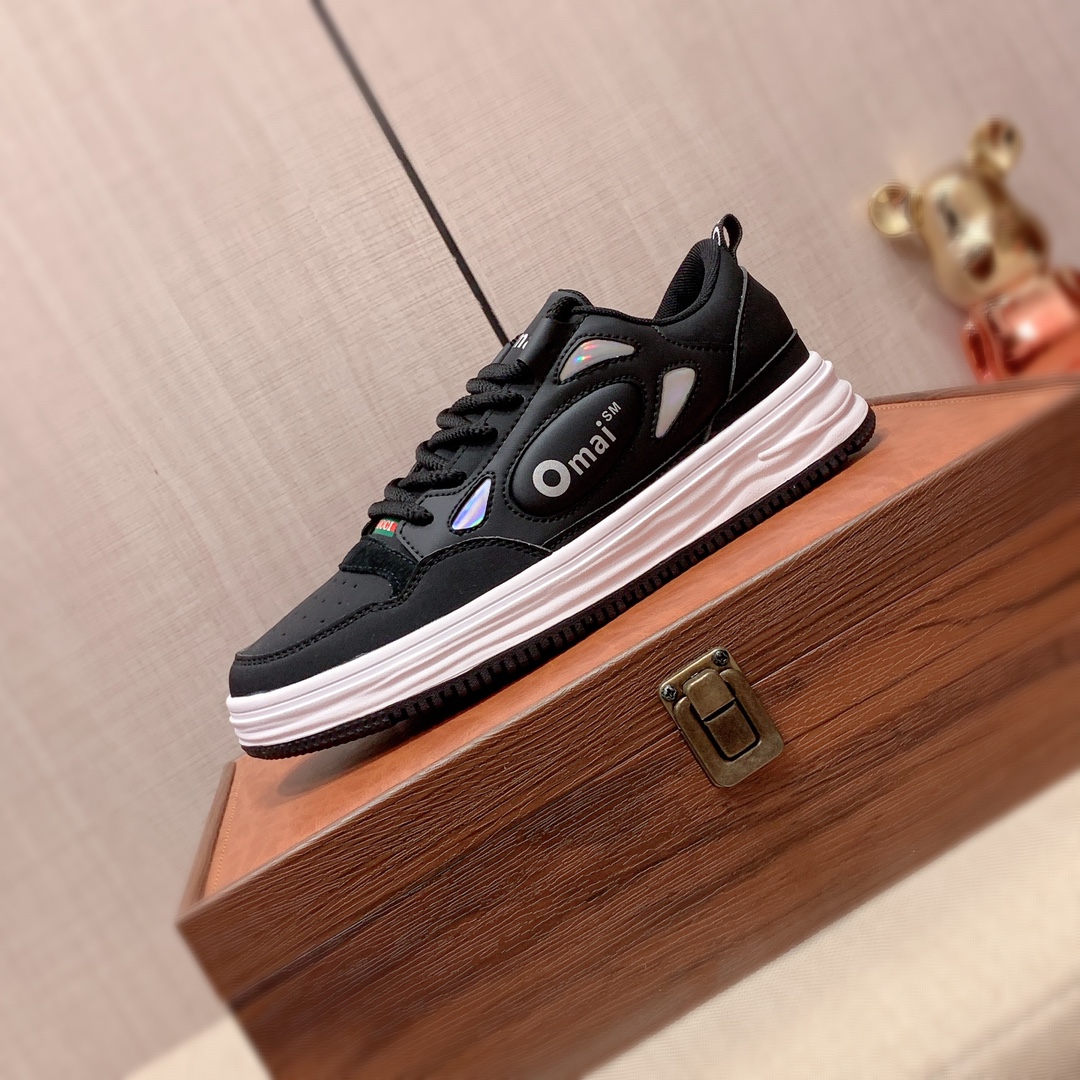 J0  Gucci  古奇   最新爆款休闲鞋，顶端品牌奢侈～代购，顶级～质量。专柜同卖产品鞋面選用进口透气特殊材质材质透气运动内里精细做工。原版个性时尚柔软橡膠耐磨防滑大底，上脚轻巧舒适，实物拍摄實物更好看，005码: 38-44。