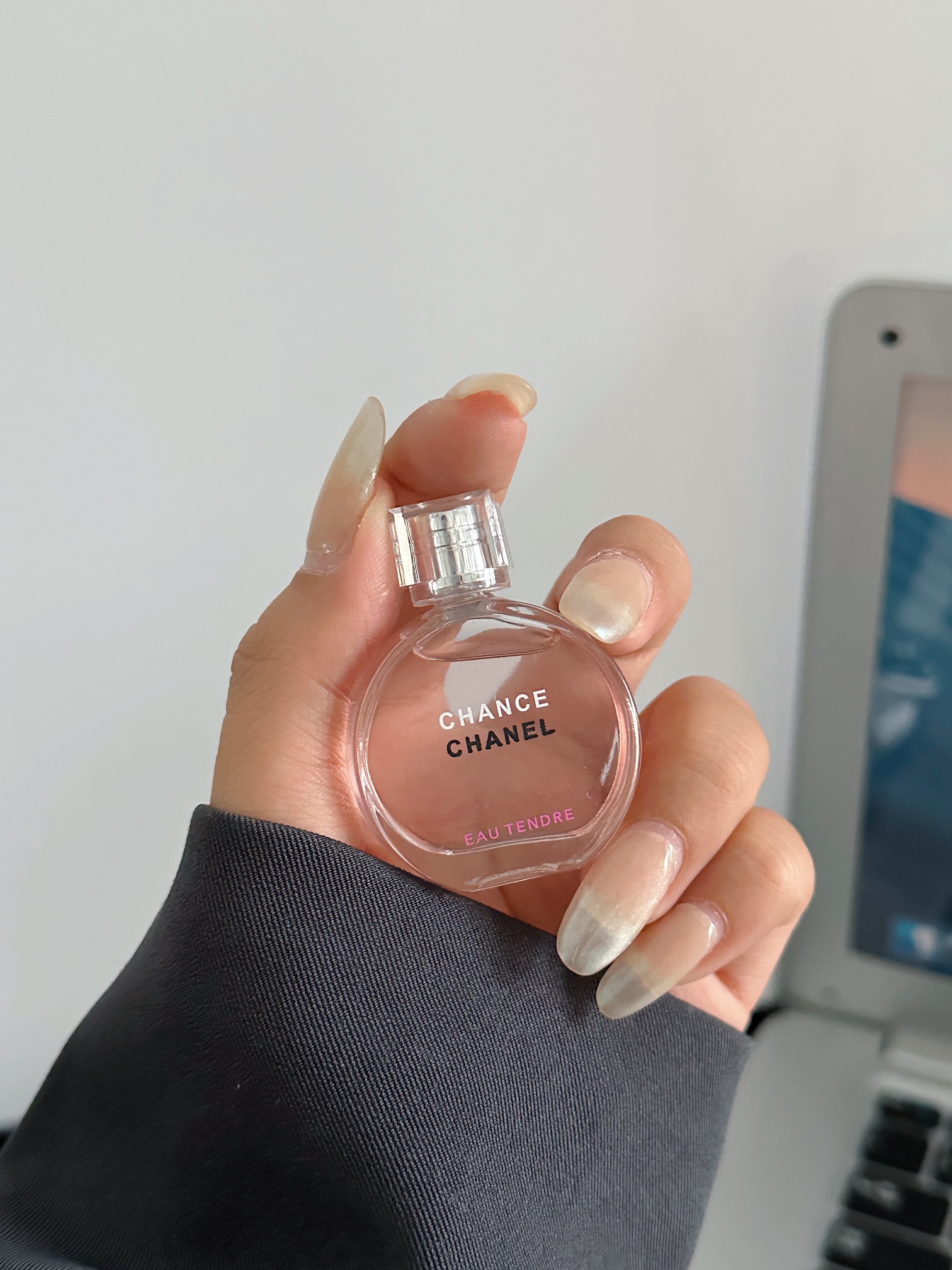 The tender, lingering quality of this fragrance’s drydown offers a quiet - Perfume 3