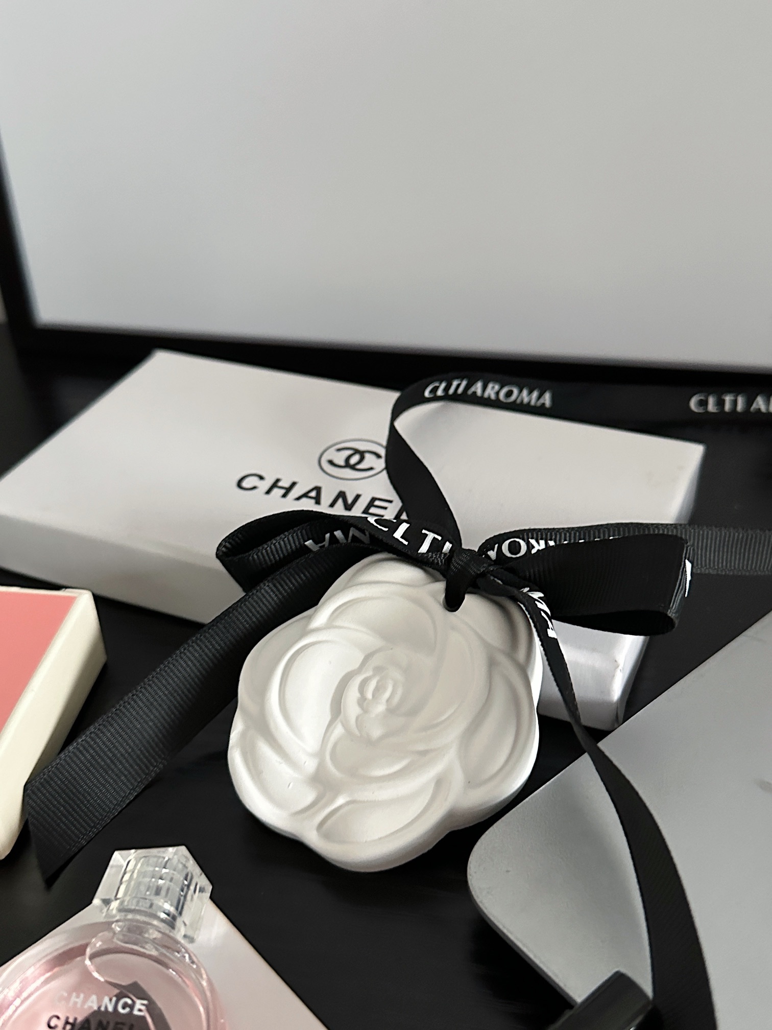 The tender, lingering quality of this fragrance’s drydown offers a quiet - Perfume 8