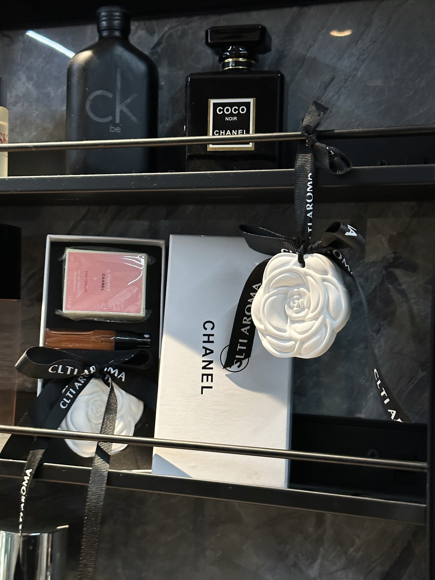 Hanging wardrobe fragrance designed for versatile multi-space use - Comprehensive 6