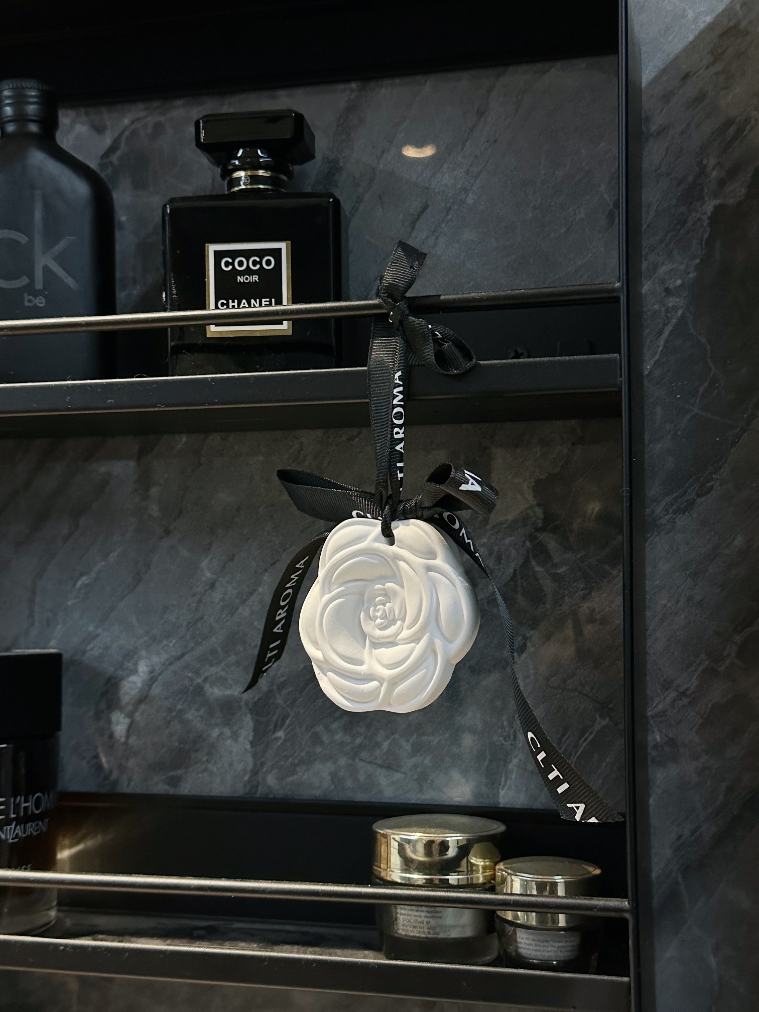 Hanging wardrobe fragrance designed for versatile multi-space use - Comprehensive 8