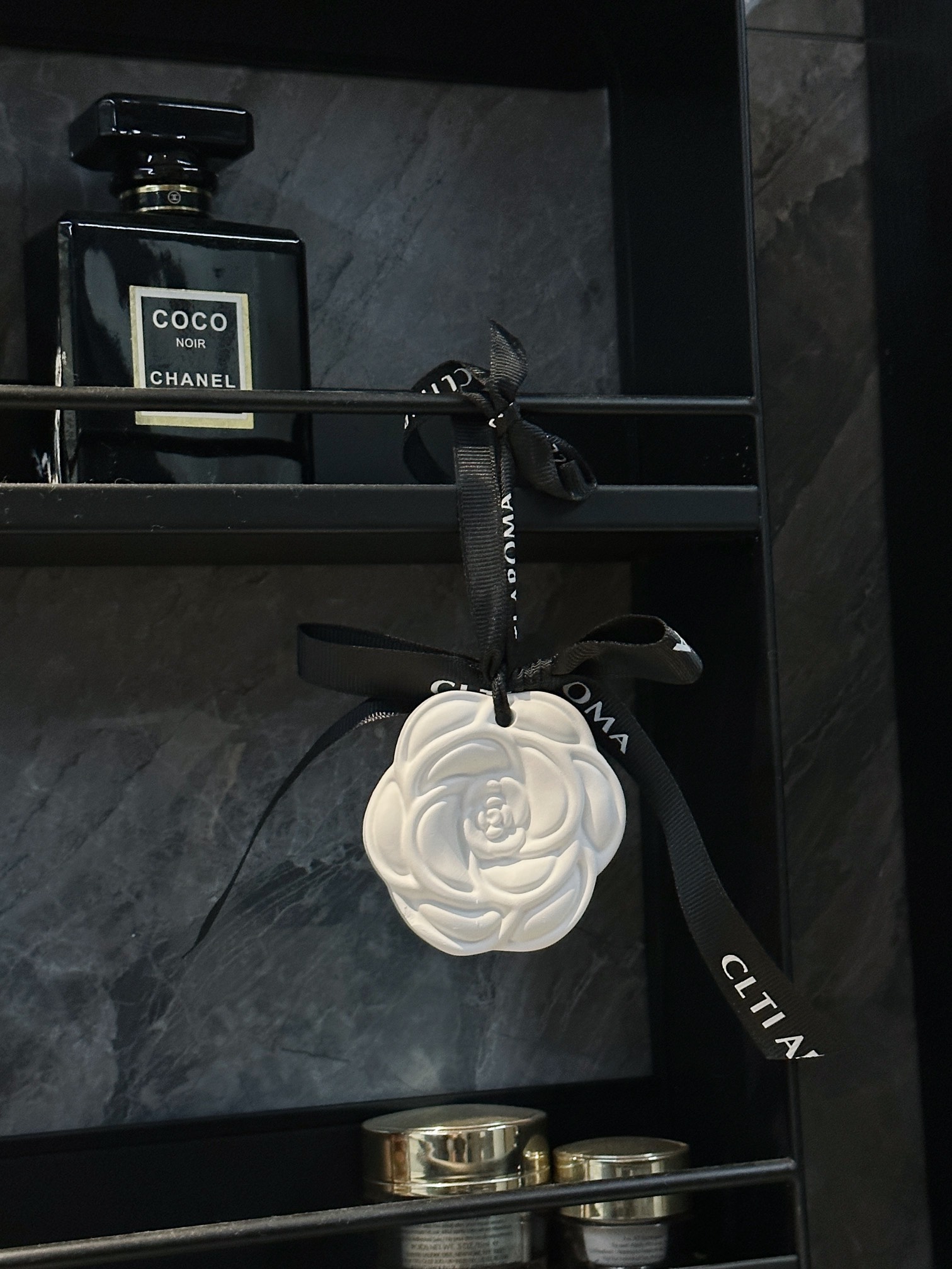 Hanging wardrobe fragrance designed for versatile multi-space use - Comprehensive 5