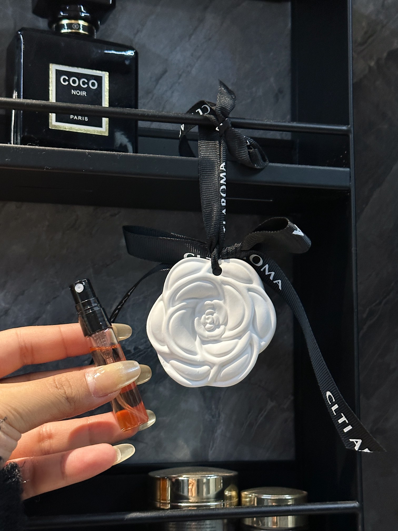 Hanging wardrobe fragrance designed for versatile multi-space use - Comprehensive 2