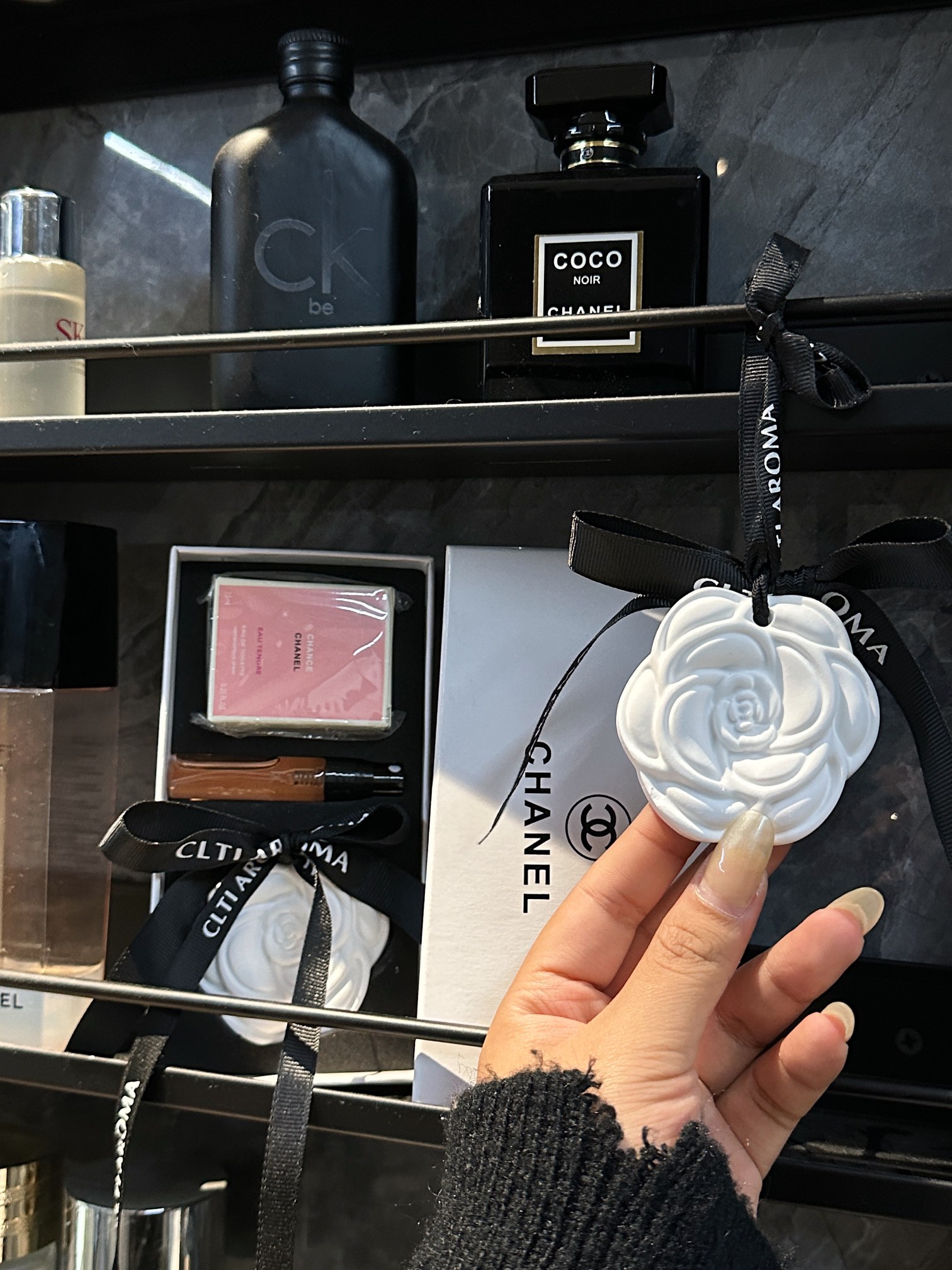 Hanging wardrobe fragrance designed for versatile multi-space use - Comprehensive 4
