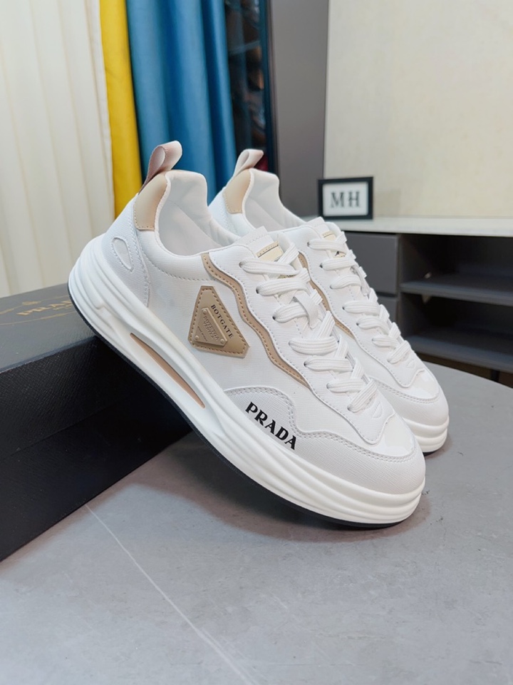 I5  Prada 普拉达  米兰展新品男鞋出炉了,官网：1制作原版,续写魅力传承,创新与致敬年轻时尚的你必须拥有活动垫脚无臭脚；进口油蜡皮鞋面耐磨橡胶底；适合四季穿着 ,时尚百搭.码数:38-44